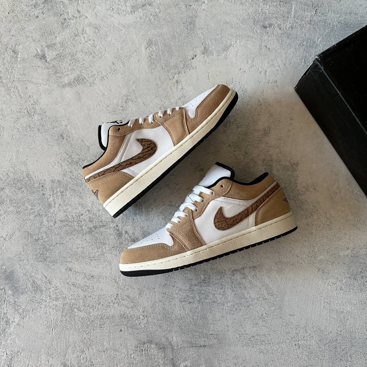 Jordan Brand Air Jordan 1 Low SE "Brown Elephant" Size 43 DZ4130-201 Size US 9.5 / EU 42-43 - 1 Thumbnail