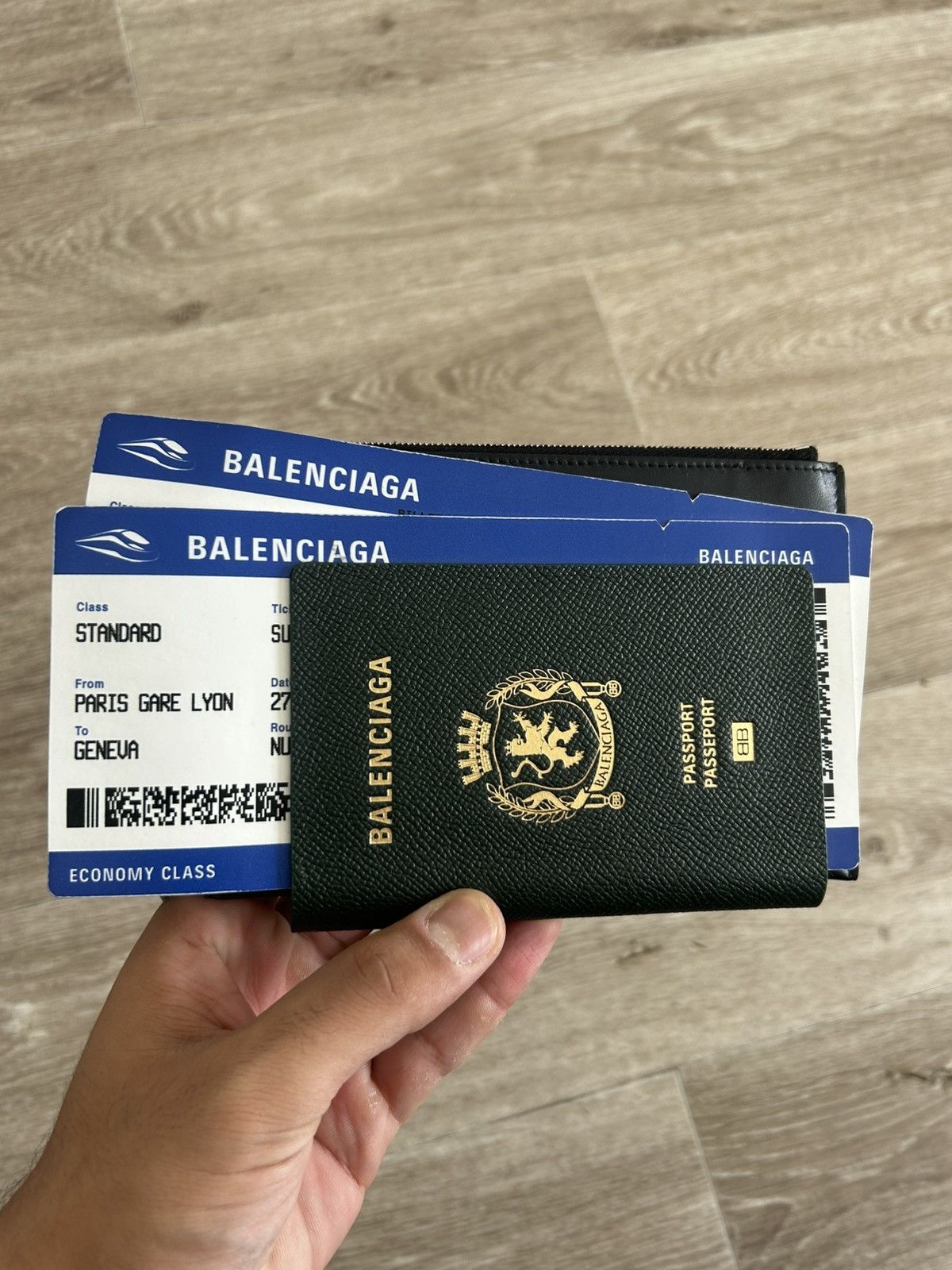 Balenciaga Balenciaga MEN'S PASSPORT PHONE HOLDER IN BLACK Size ONE SIZE - 3 Thumbnail
