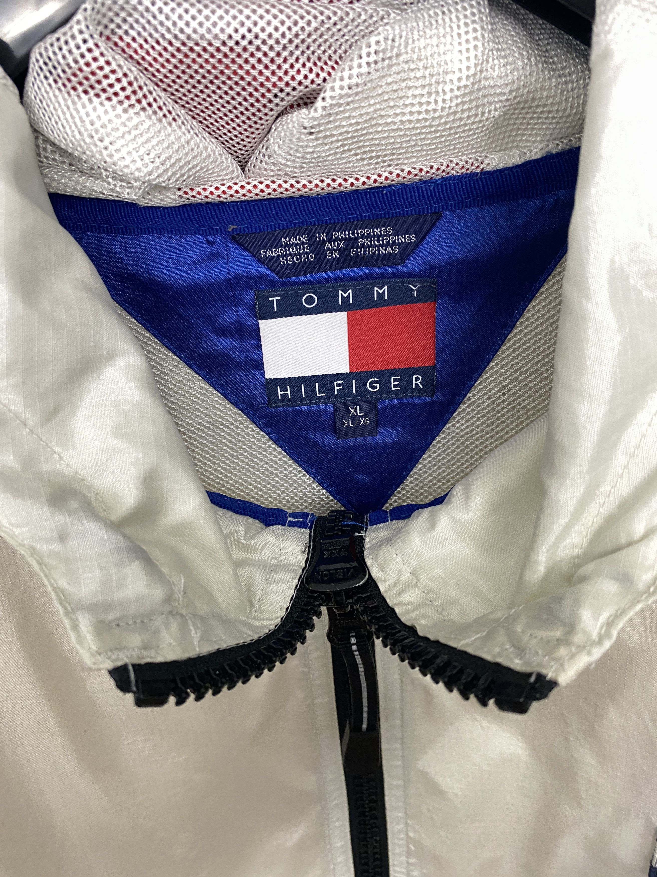 Tommy Hilfiger Tommy Hilfiger Nylon Jacket Hooded Windrunner Logo Size XL Size US XL / EU 56 / 4 - 13 Thumbnail