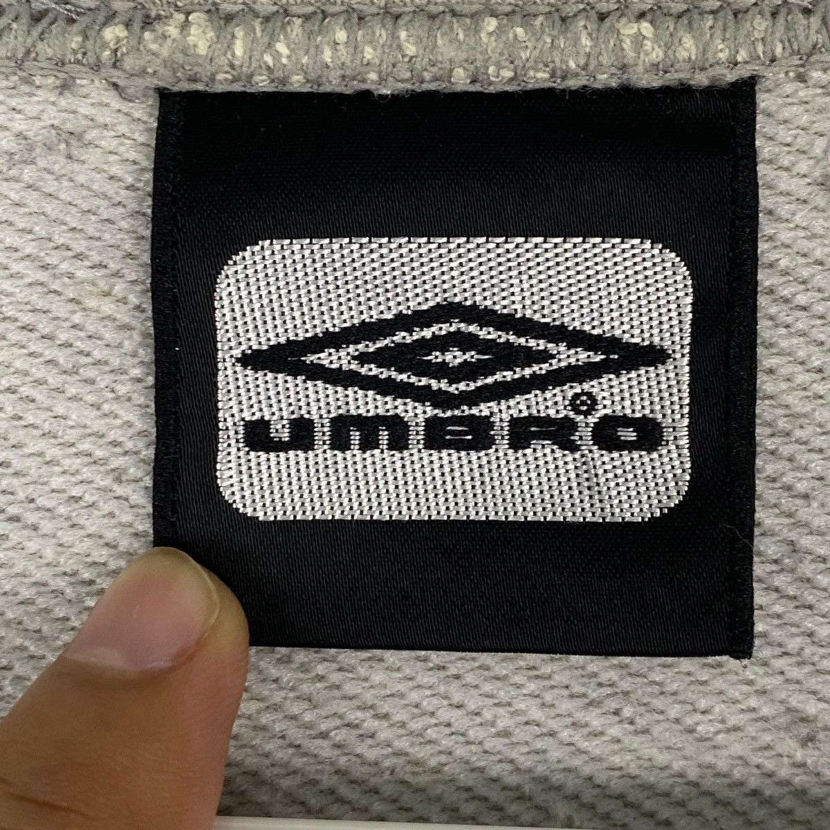 Vintage Vintage Umbro Sweatshirt CrewneckGrey Pullover Jumper Size L Size US L / EU 52-54 / 3 - 8 Thumbnail