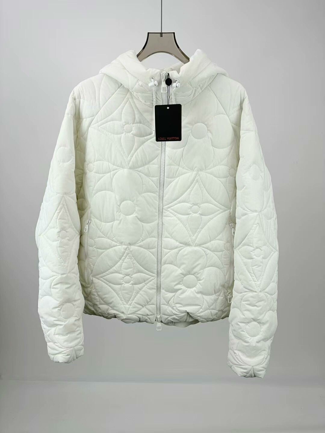 Louis Vuitton louis vuitton embossed logo puffer jacket Size M / US 6-8 / IT 42-44 - 1 Thumbnail