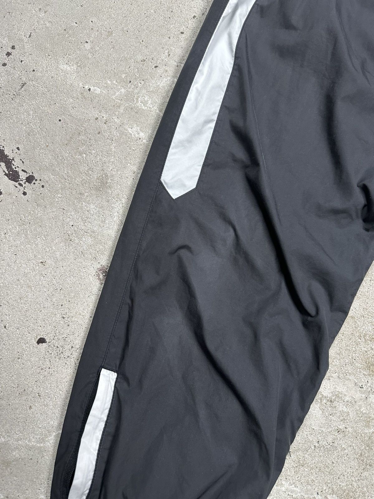 Nike Vintage Y2K Nike SB Baggy Black Track Pants Swoosh Size US 34 / EU 50 - 4 Thumbnail