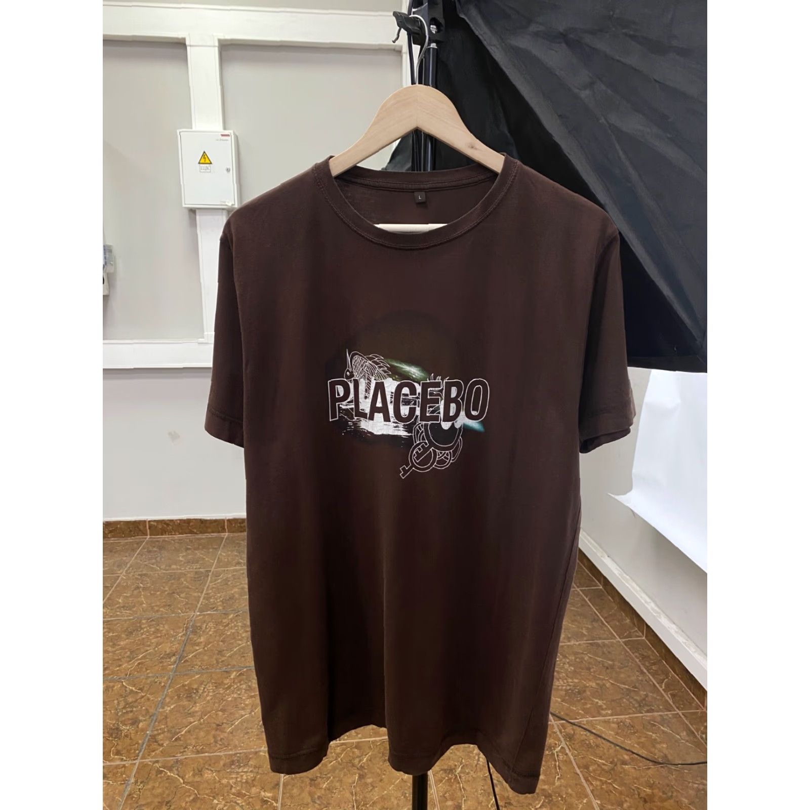 Vintage VINTAGE Placebo Shirt Mens L Brown Band Indie Rock Tee Size US L / EU 52-54 / 3 - 2 Thumbnail