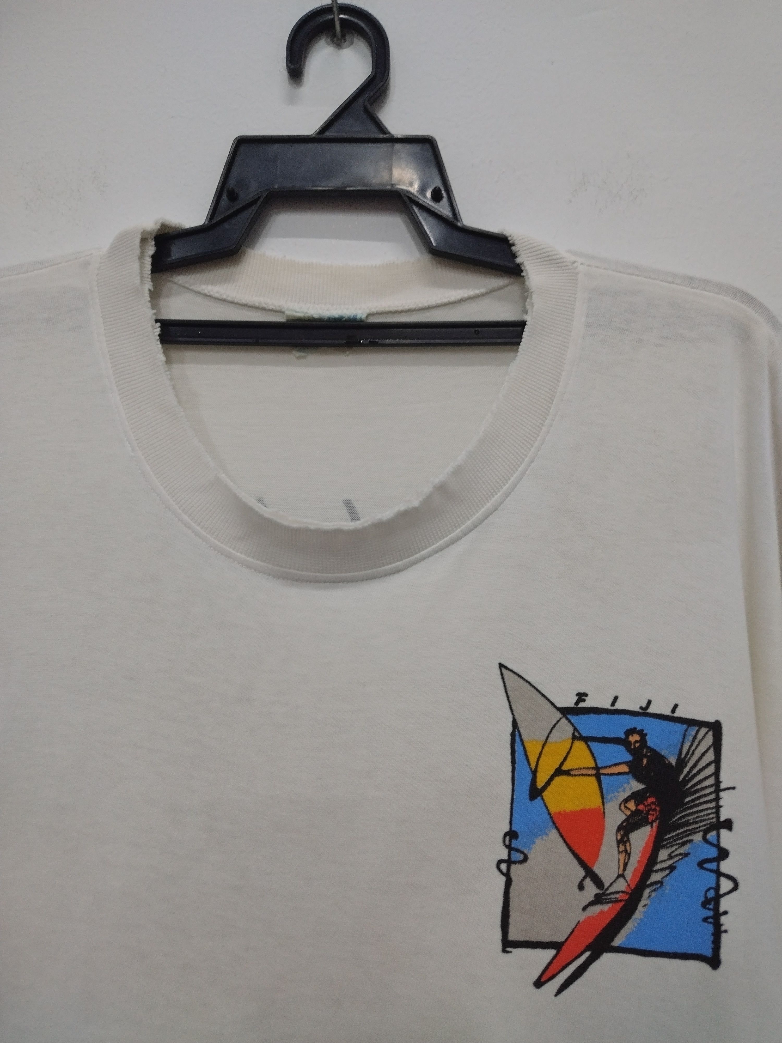 Vintage VINTAGE RARE DISTRESSED FIJI HAWAII SURFBOARD T SHIRT Size US L / EU 52-54 / 3 - 5 Thumbnail