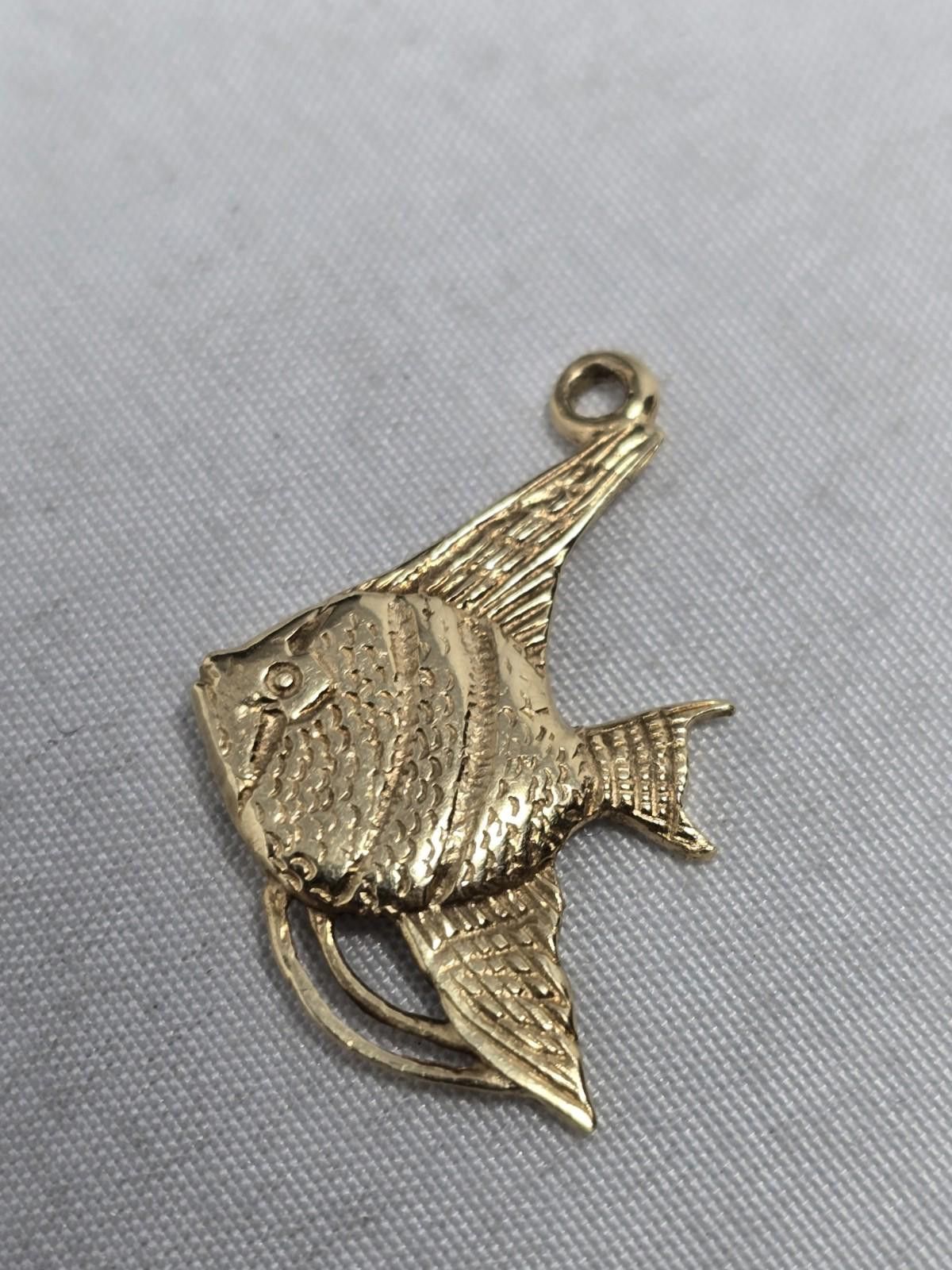 The Unbranded Brand 14K Gold Angelfish Charm Pendant Vintage Style Size ONE SIZE - 3 Thumbnail