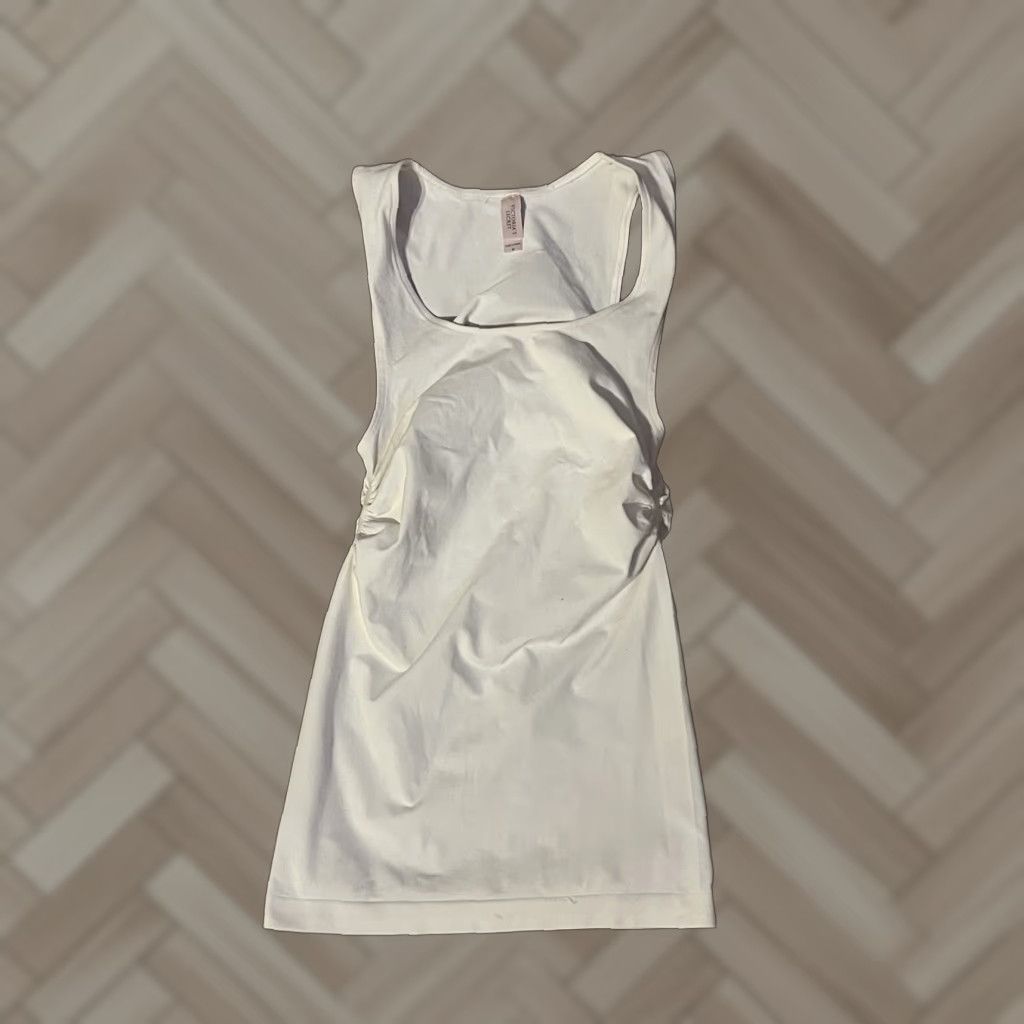 Victoria's Secret Victoria Secret Womens Tank White Sleeveless Stretch Fit Size Medium Size M / US 6-8 / IT 42-44 - 1 Thumbnail