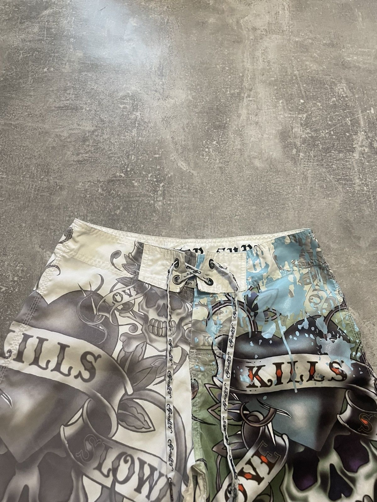 Ed Hardy × Vintage Vintage Ed Hardy Skulls Y2K Shorts Size US 32 / EU 48 - 2 Thumbnail