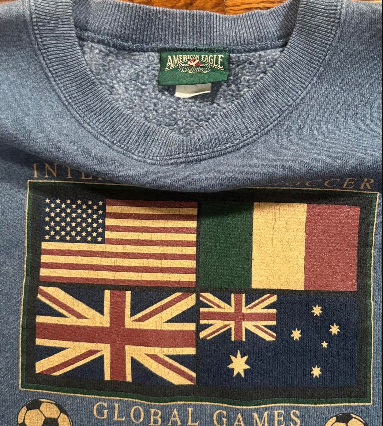 American Eagle Outfitters Vintage American Eagle International Soccer Sweatshirt Siz L Size US L / EU 52-54 / 3 - 2 Thumbnail