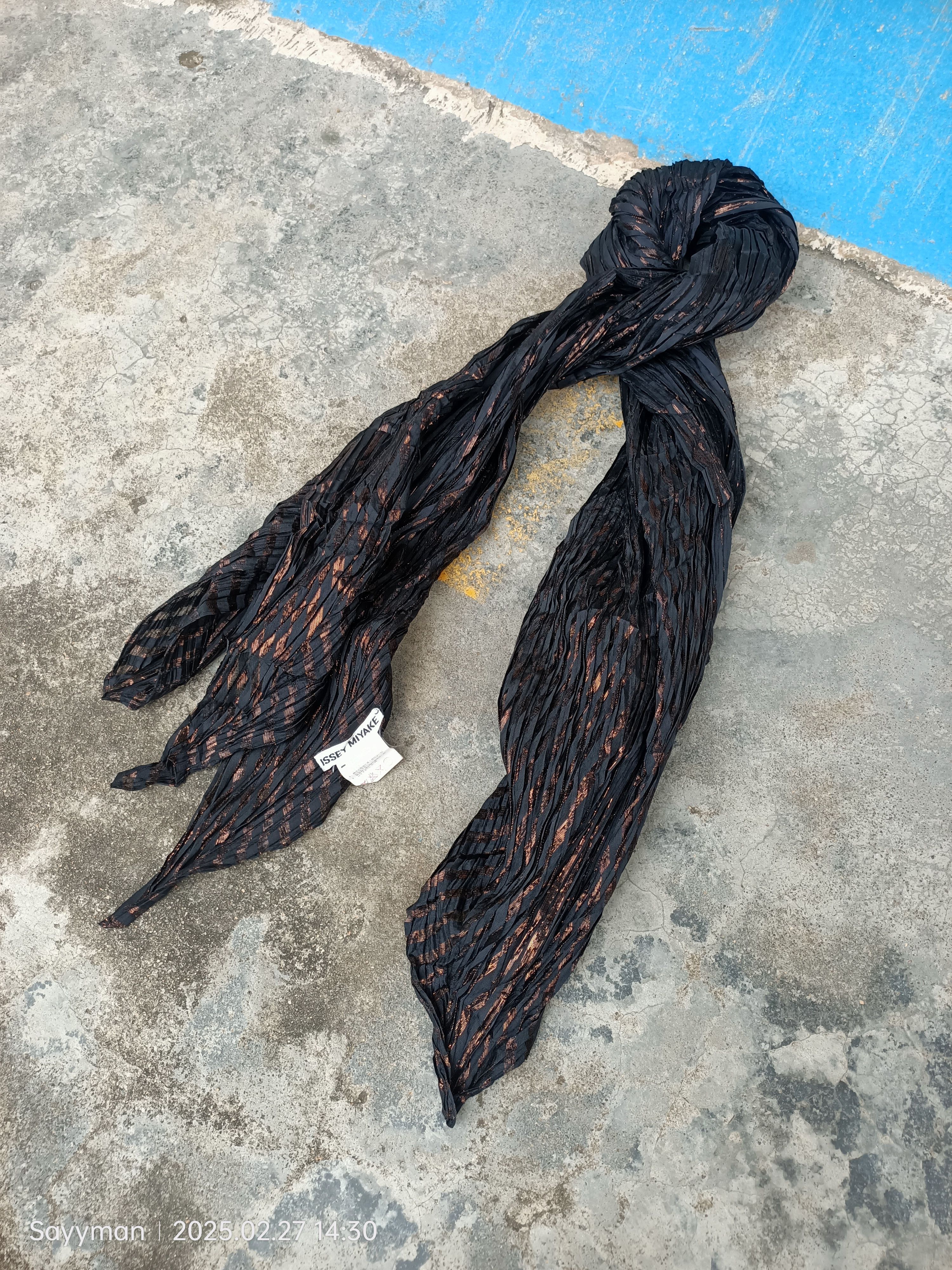 Issey Miyake Issey Miyake Scarf / Muffler / Neckwear - Size ONE SIZE - 1 Thumbnail