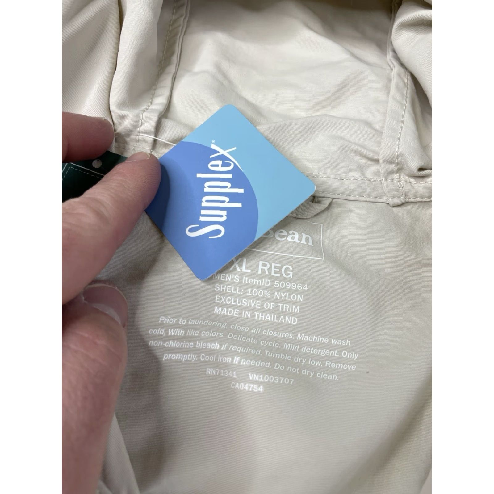 Vintage **LL Bean Men’s XL Classic Windbreaker Jacket** User: **LL Bean Men’s Classic Windbreaker Jacket XL** Size US XL / EU 56 / 4 - 7 Thumbnail