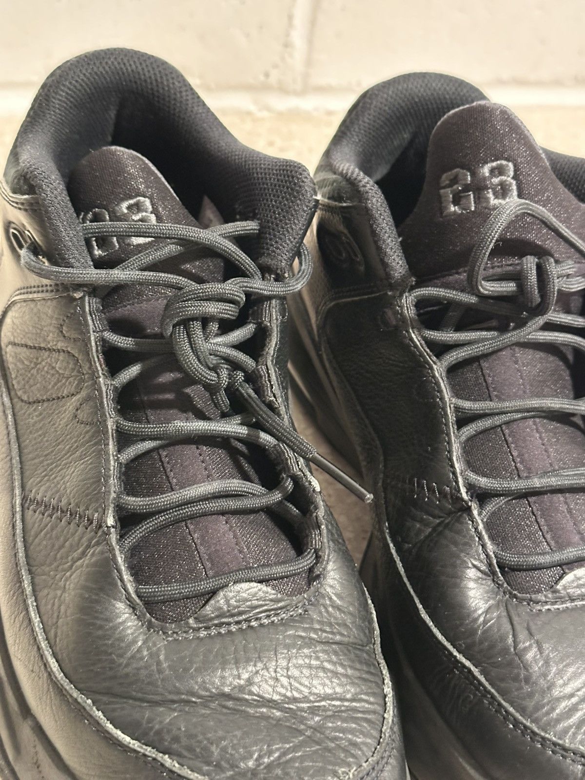 Jordan Brand Nike Air Jordan Max Aura 3 Triple Black Leather Mid Top 8 Size US 8 / EU 41 - 5 Thumbnail