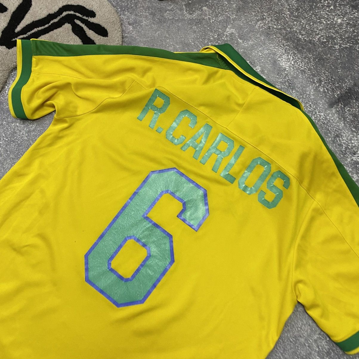 Vintage Vintage Nike Brazil Style Roberto Carlos 90’s soccer jersey Size US L / EU 52-54 / 3 - 12 Thumbnail