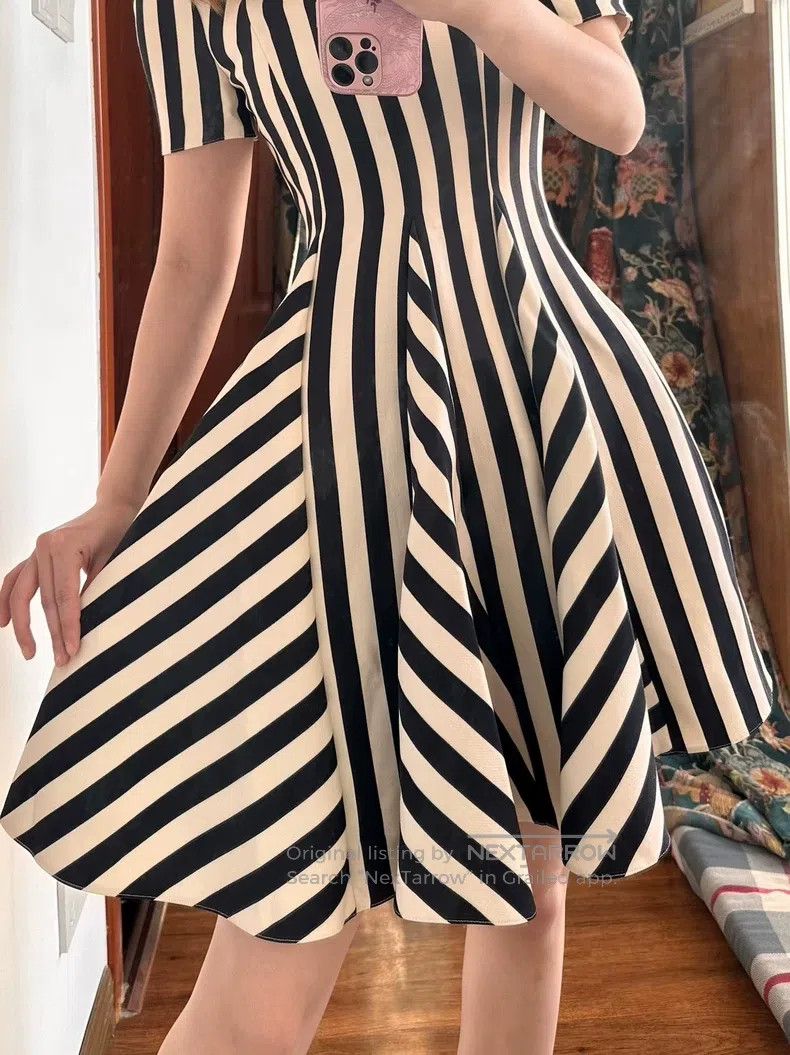 Valentino Valentino Black and white striped three-dimensional petal Size S / US 4 / IT 40 - 4 Thumbnail