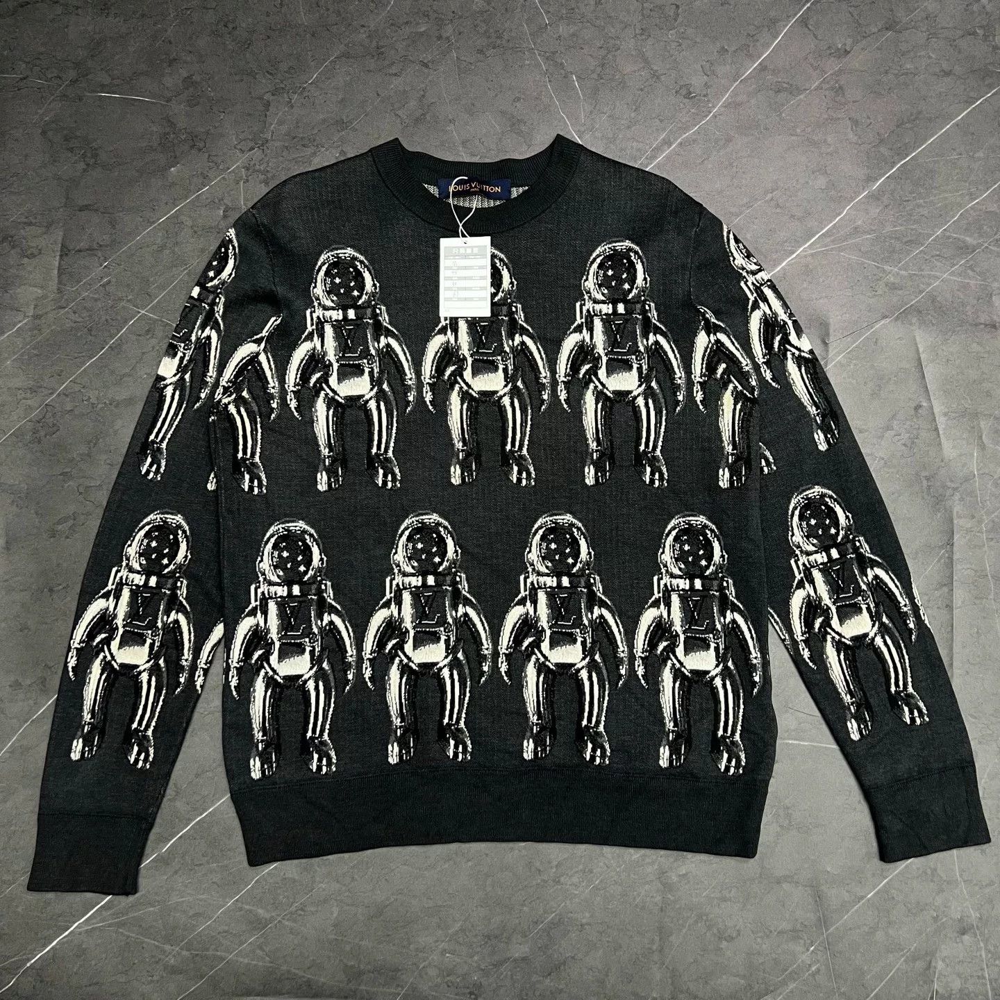 Louis Vuitton Louis Vuitton Knit Sweater M Men Size US M / EU 48-50 / 2 - 1 Thumbnail