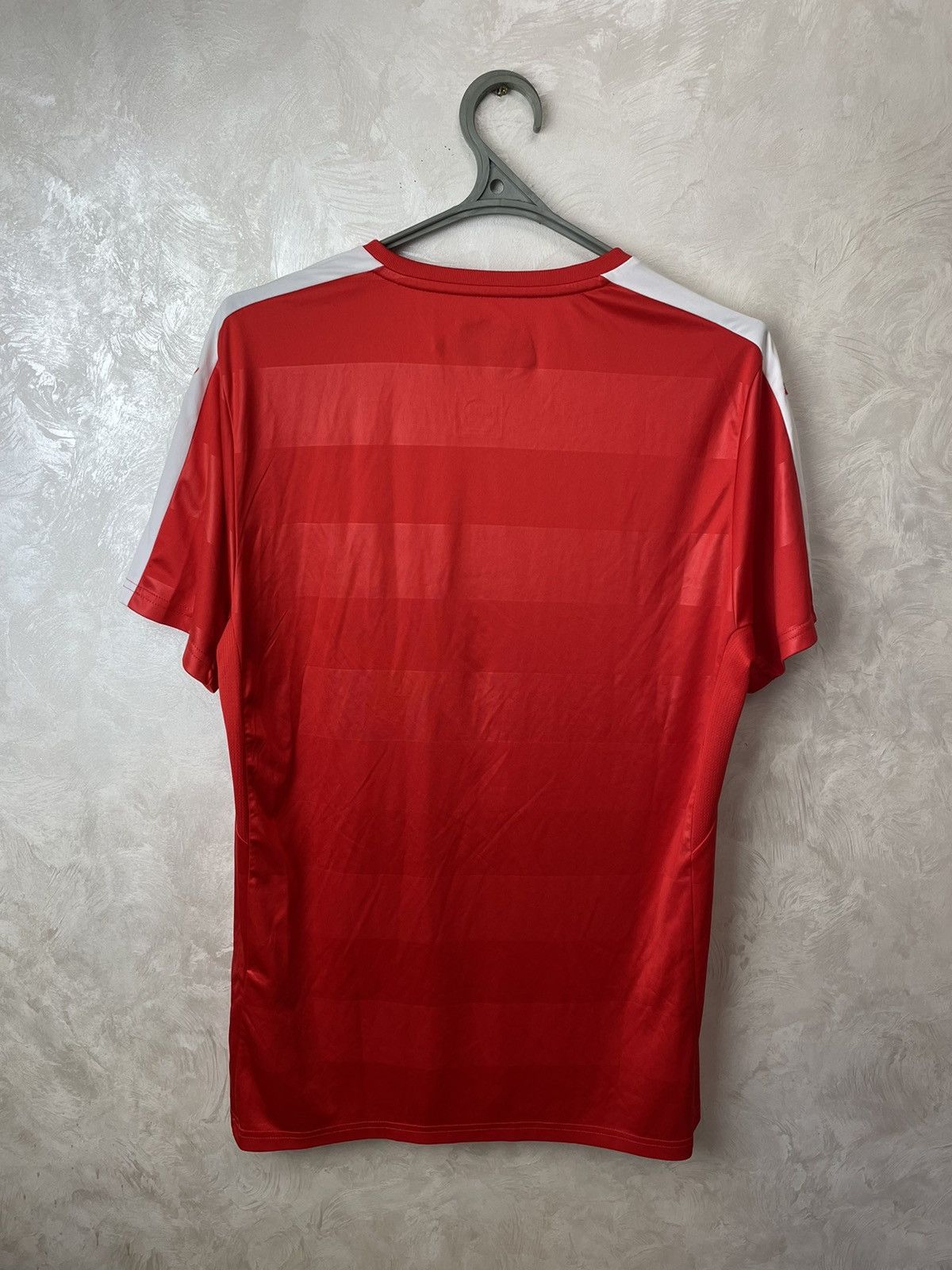 Puma Switzerland 2016-2018 PUMA HOME FOOTBALL SOCCER JERSEY L Size US L / EU 52-54 / 3 - 6 Thumbnail