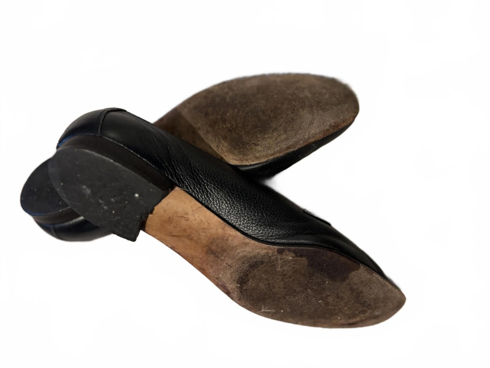 Salvatore Ferragamo Salvatore Ferragamo Women's Leather Loafers with Gold Detail Size US 7.5 / IT 37.5 - 6 Thumbnail