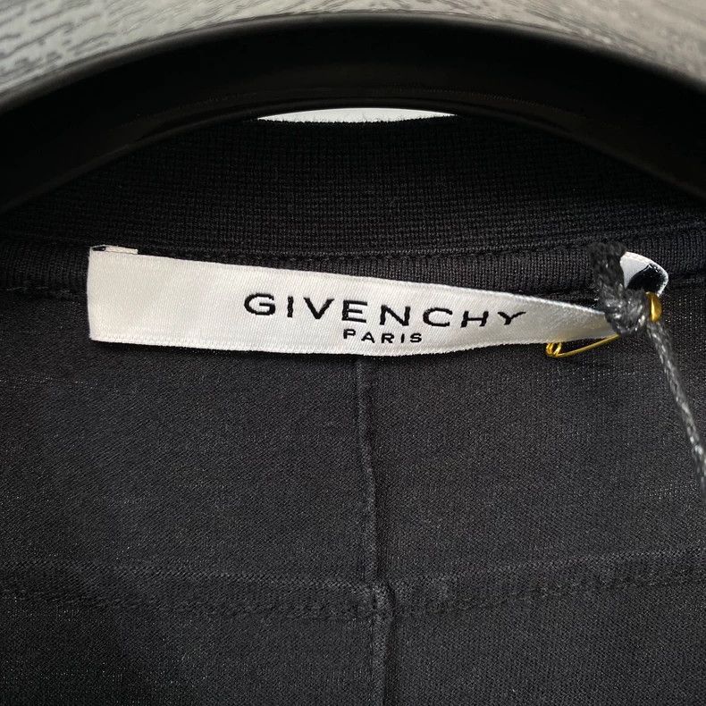 Givenchy Givenchy Short Sleeve T-Shirt with Camouflage Patches and F Size US M / EU 48-50 / 2 - 3 Thumbnail