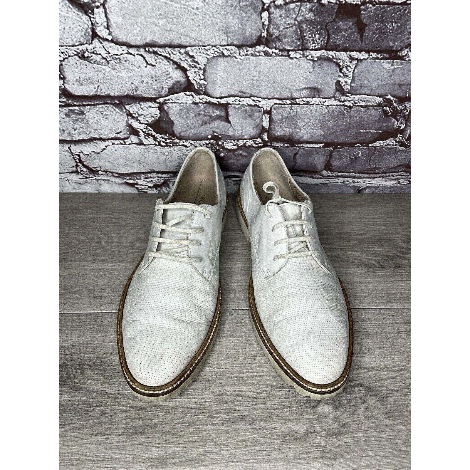 Ecco ECCO White Leather Perforated Lace Up Oxfords Shoes Women Sz Size US 9.5 / IT 39.5 - 14 Thumbnail