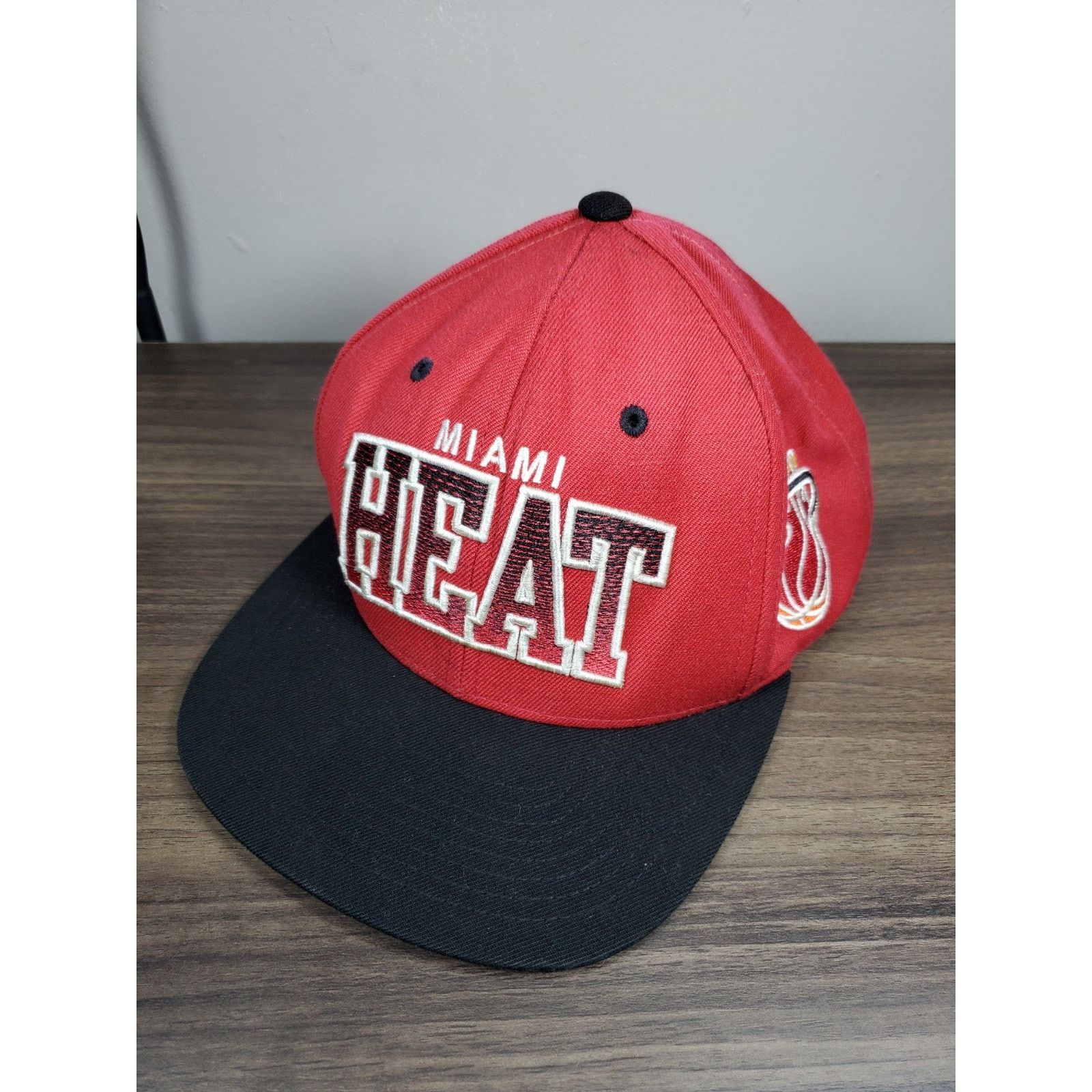 Mitchell & Ness × NBA NBA Hardwood Classic Miami Heat Baseball Cap Snapback Hat Size ONE SIZE - 1 Thumbnail