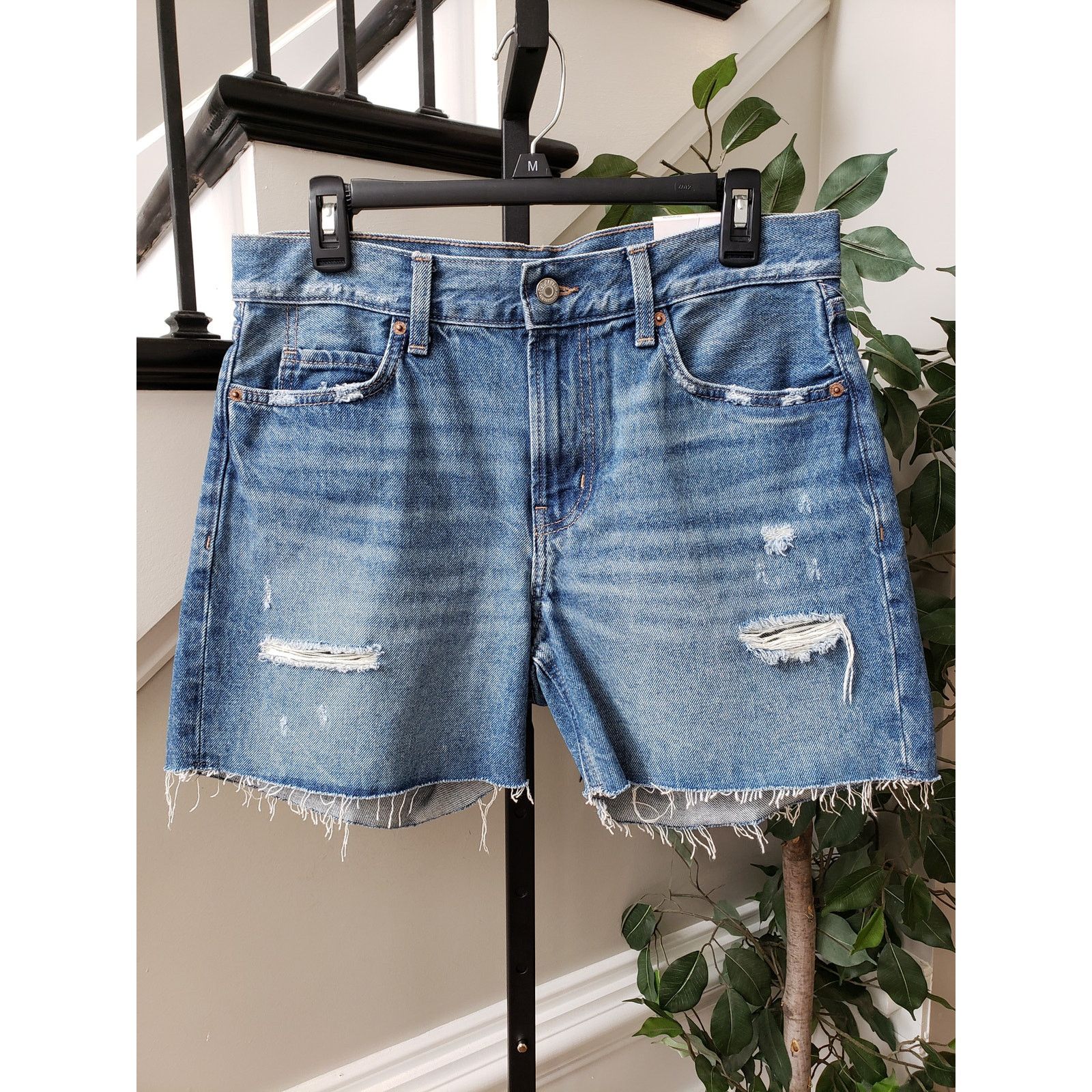 Old Navy Old Navy Cut Off Shorts Women Size 4 Blue High Rise Straight Size 27" / US 4 / IT 40 - 1 Thumbnail