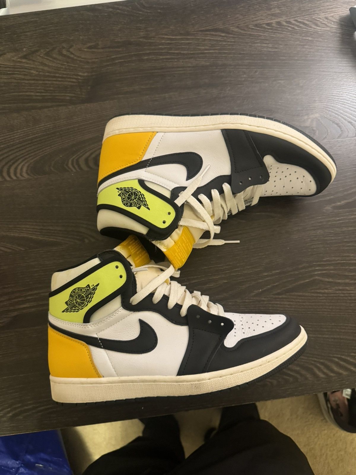 Nike Nike air Jordan 1 volt Size US 9.5 / EU 42-43 - 3 Thumbnail