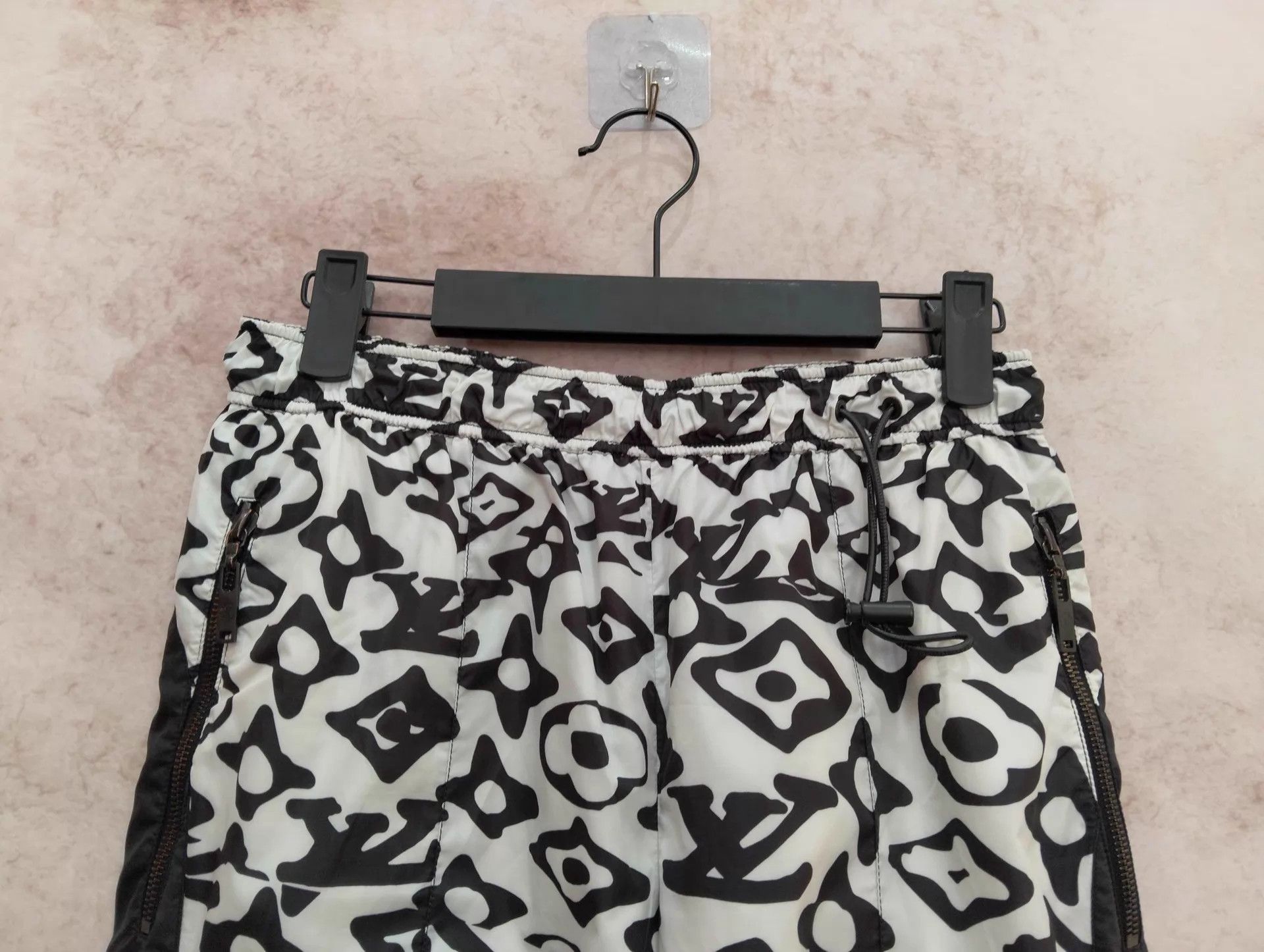 Louis Vuitton LV Patterned Print Mid-Waist Loose Sweatpants Size 36 Size 26" / US 2 / IT 38 - 3 Thumbnail