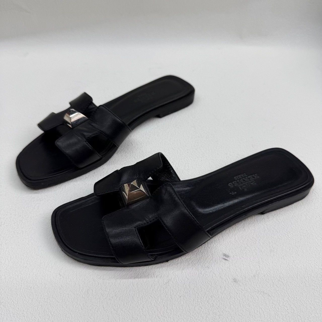 Hermes Hermes Black Sandals us_5 Women Size US 5 / IT 35 - 1 Thumbnail