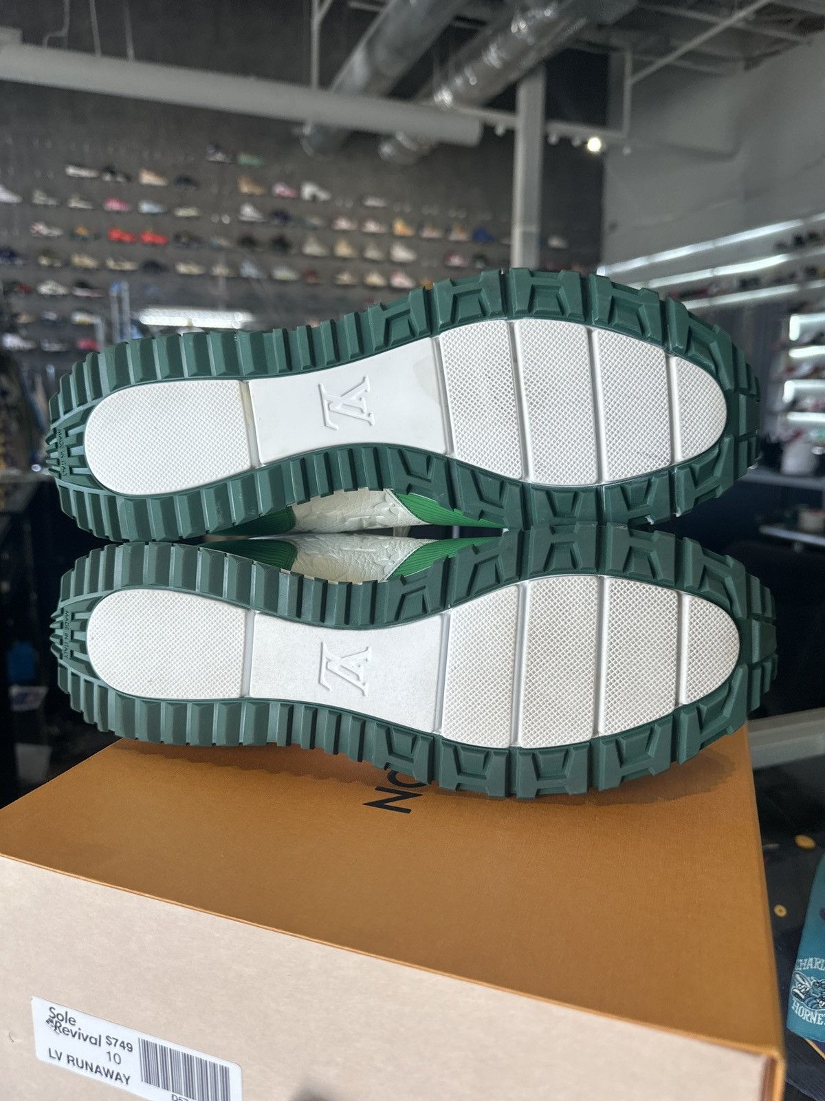 Louis Vuitton Louis Vuitton LV Run Away Sneakers Size 10eu / 11us Size US 10 / EU 43 - 11 Thumbnail