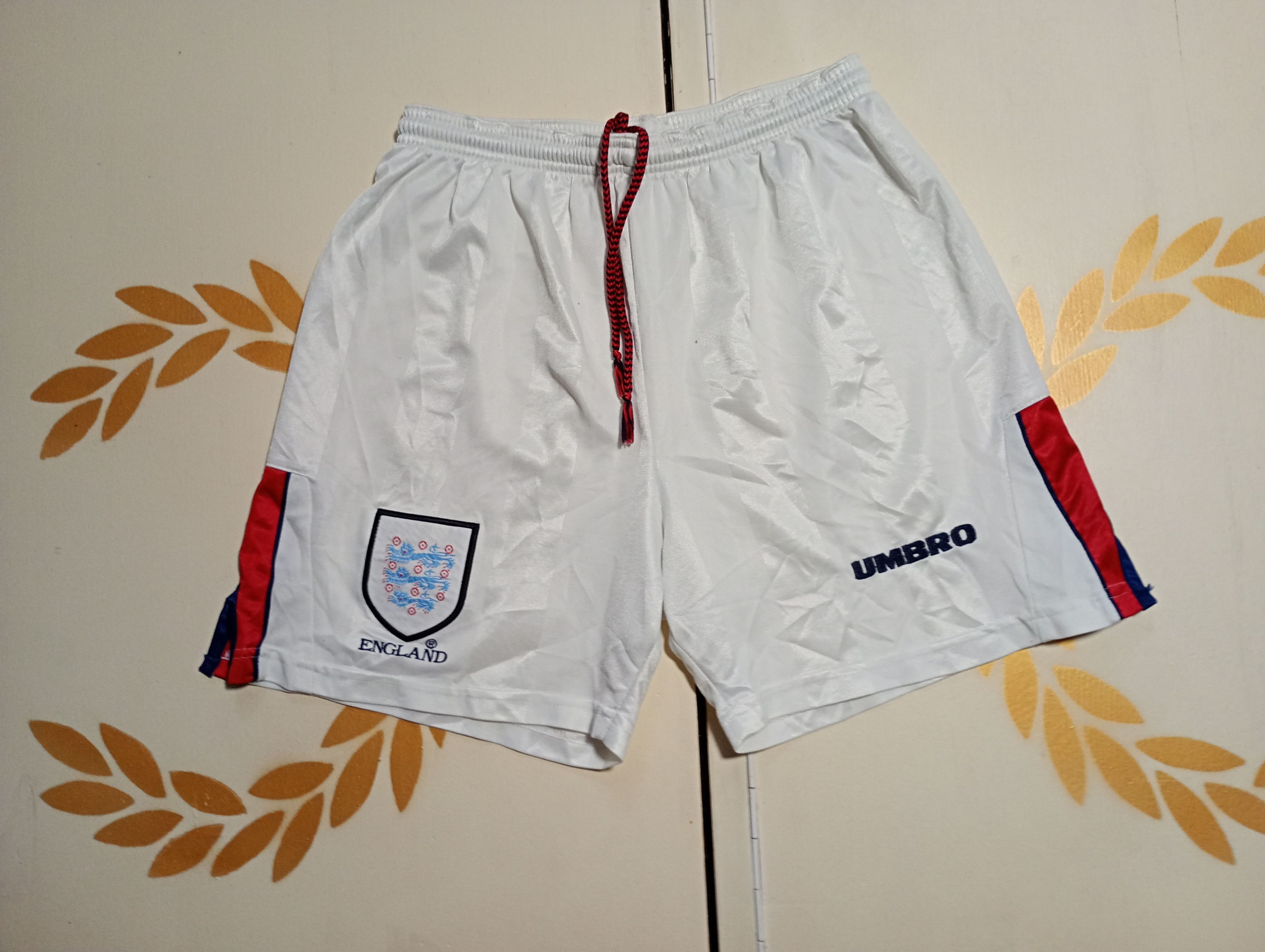 Umbro Umbro England Soccer shorts 1998-1999 Size US 32 / EU 48 - 1 Thumbnail