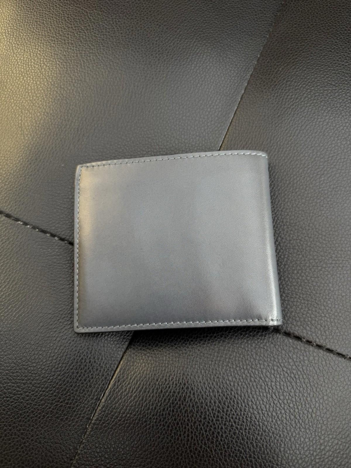 Gucci GUCCI Bifold Wallet Leather Authentic Box $595 Retail Grey Size ONE SIZE - 5 Thumbnail