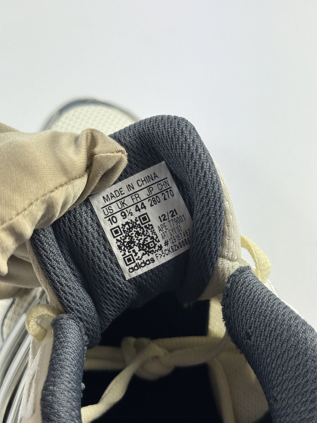 Adidas x BAD BUNNY RESPONSE CL SNEAKERS Size US 10 / EU 43 - 9 Thumbnail