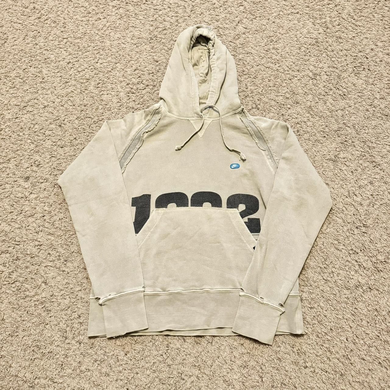 Vintage Y2K VINTAGE NIKE HOODIE! Size US L / EU 52-54 / 3 - 1 Thumbnail