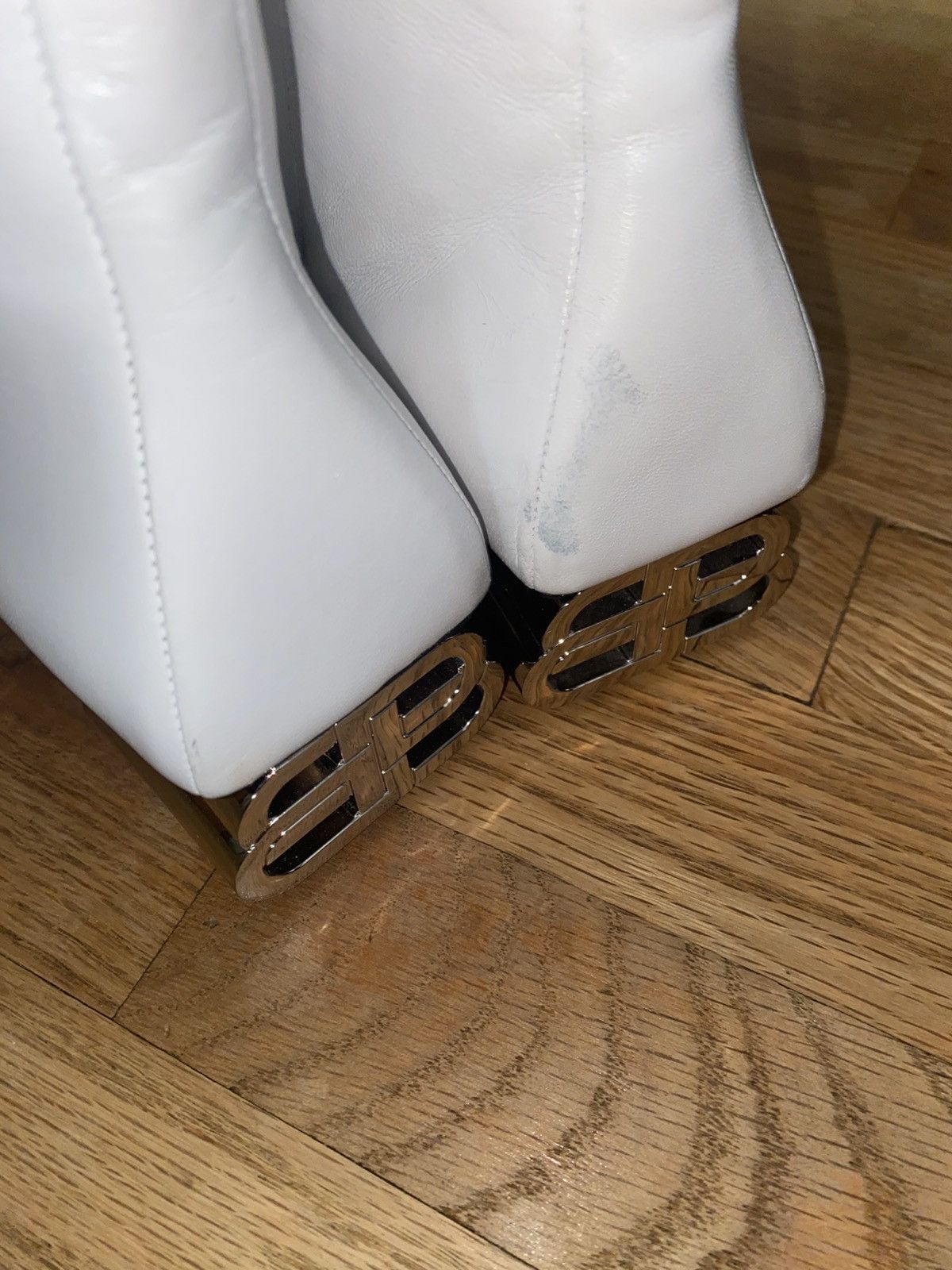 Balenciaga Authentic Balenciaga Typo BB White Leather Ankle Boots 38.5 Size US 8.5 / IT 38.5 - 11 Thumbnail