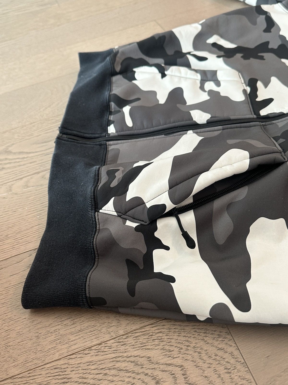 Supreme Supreme Camo Sherpa Zip-Up Hoodie – Black/White Woodland Size US M / EU 48-50 / 2 - 7 Thumbnail