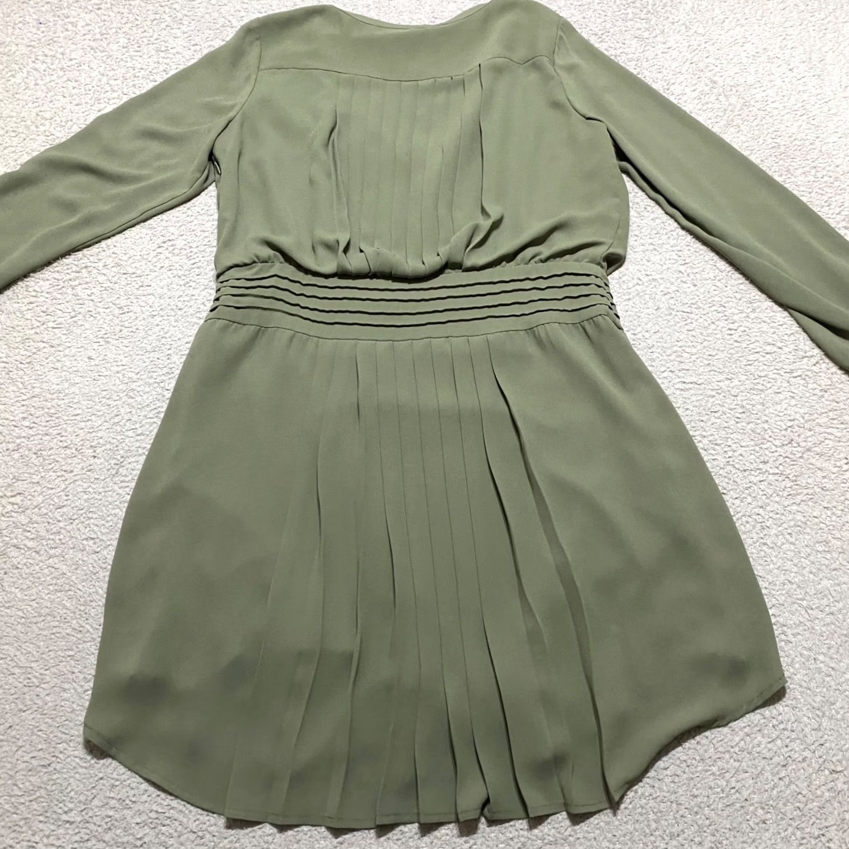 White House Black Market White House Black Market Dress 10 Olive Green Fit Flare L/S V Neck Pocket Womens Size L / US 10 / IT 46 - 2 Thumbnail