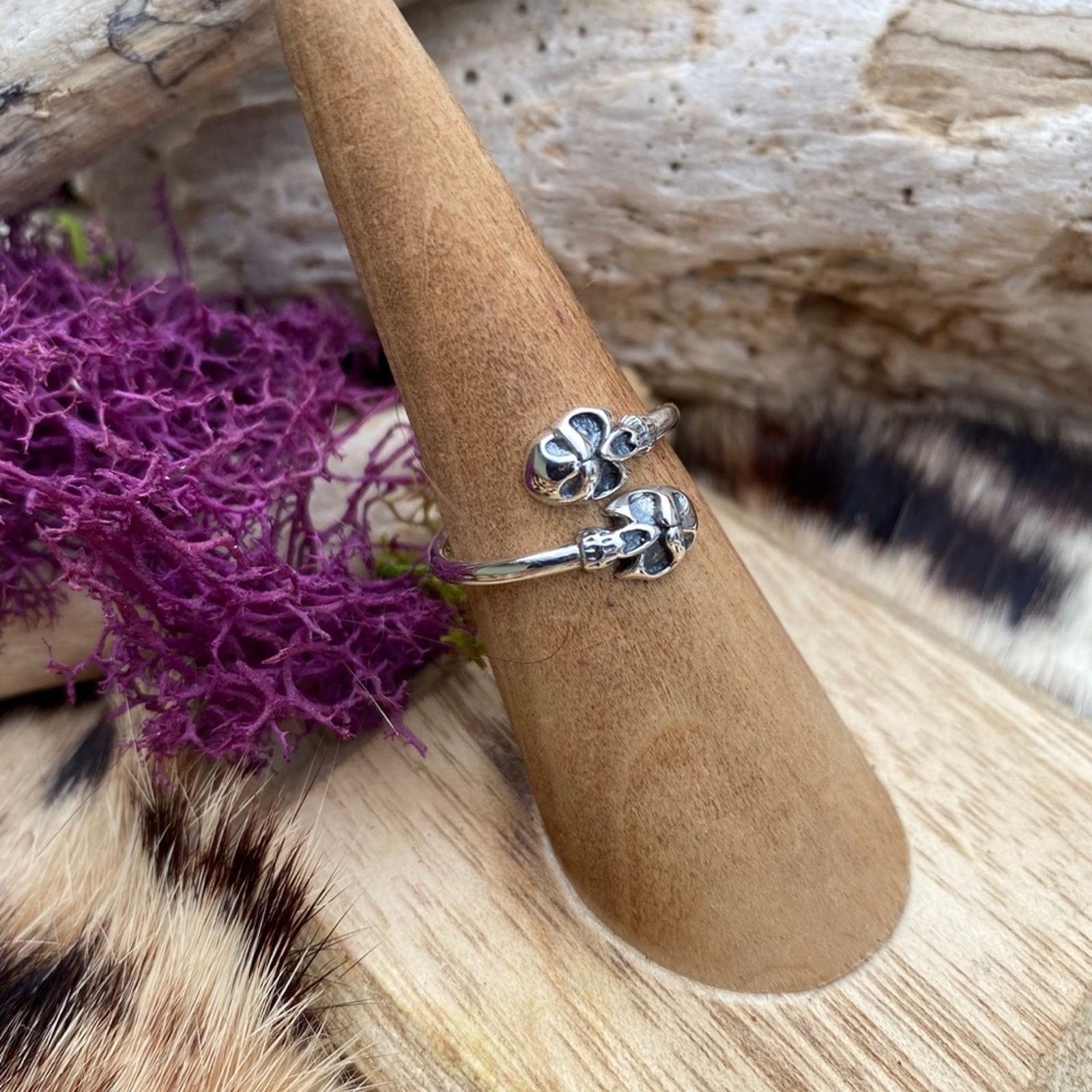 The Unbranded Brand Double Skull Sterling Silver Ring Size ONE SIZE - 2 Thumbnail