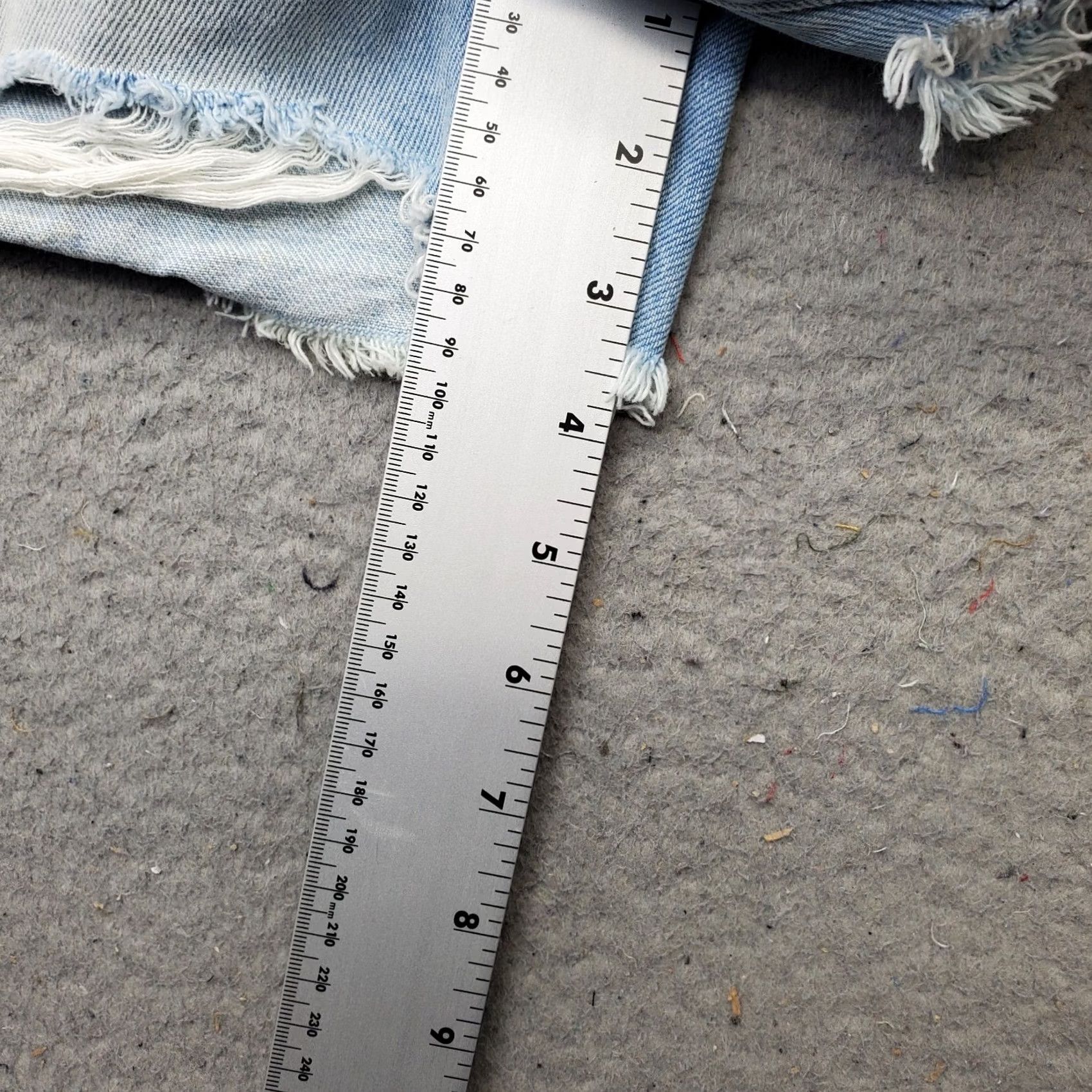 Calvin Klein Calvin Klein Jeans Cut-Off Shorts Womens 8 Blue Light Wash High Rise Raw Hem 5-Pocket Denim Casual Womens Size 8 Redundant not included Size 30" / US 8 / IT 44 - 4 Thumbnail