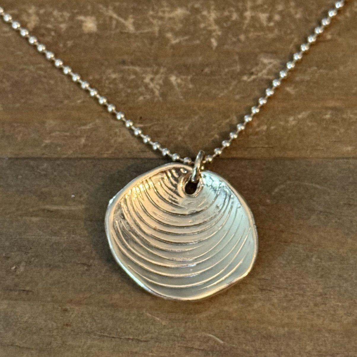 Other A new day triple strand clam shell pendant necklace Size ONE SIZE - 3 Thumbnail