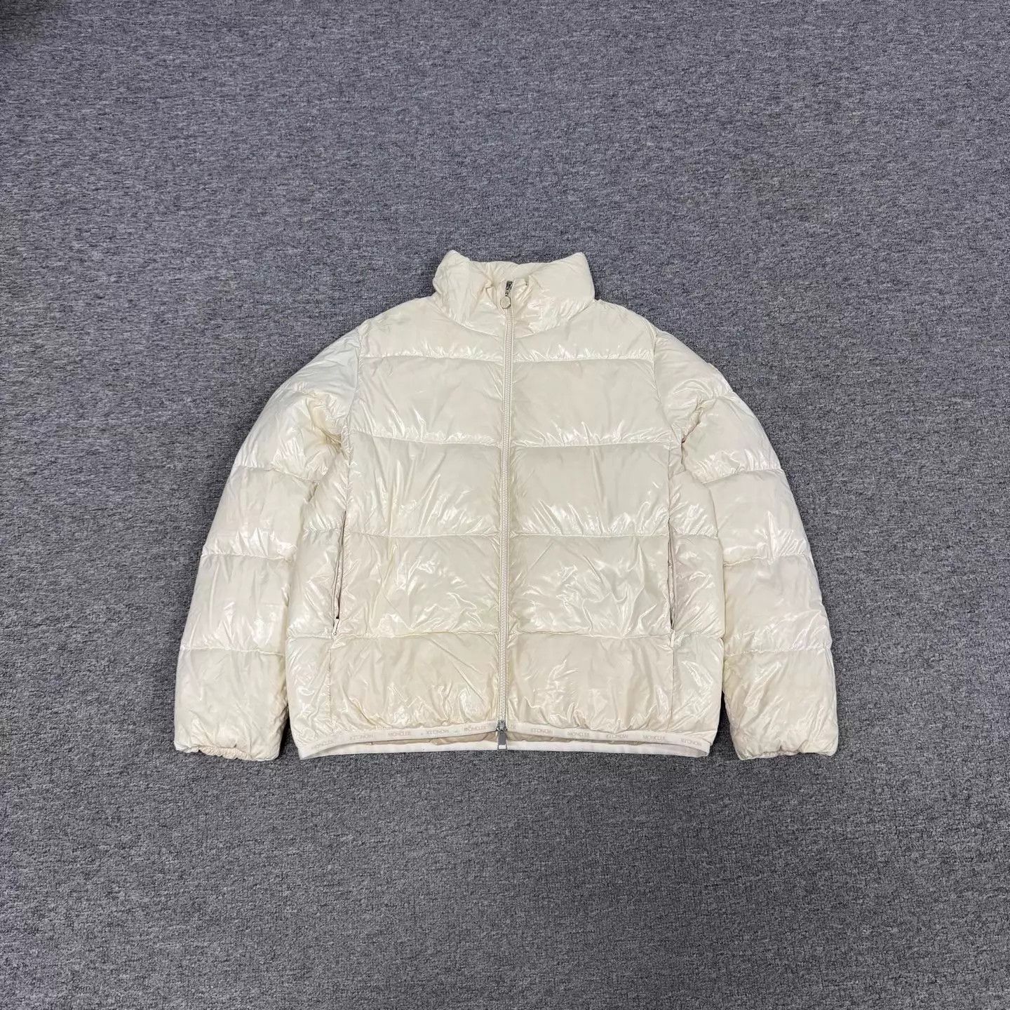 Moncler Moncler Abbadia Ivory Collar Short Puffer Sleeve Logo 1 Size S / US 4 / IT 40 - 1 Thumbnail