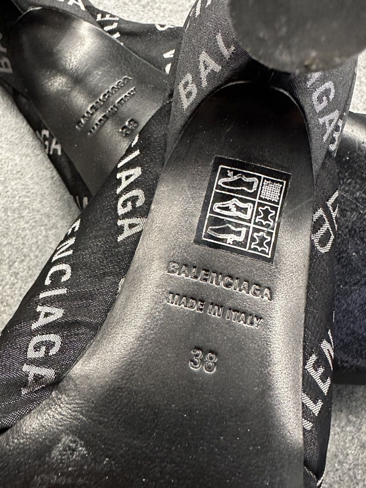 Balenciaga Balenciaga Black Fabric Logo Drapy Mules Size 38 Shoes Size US 8 / IT 38 - 8 Thumbnail