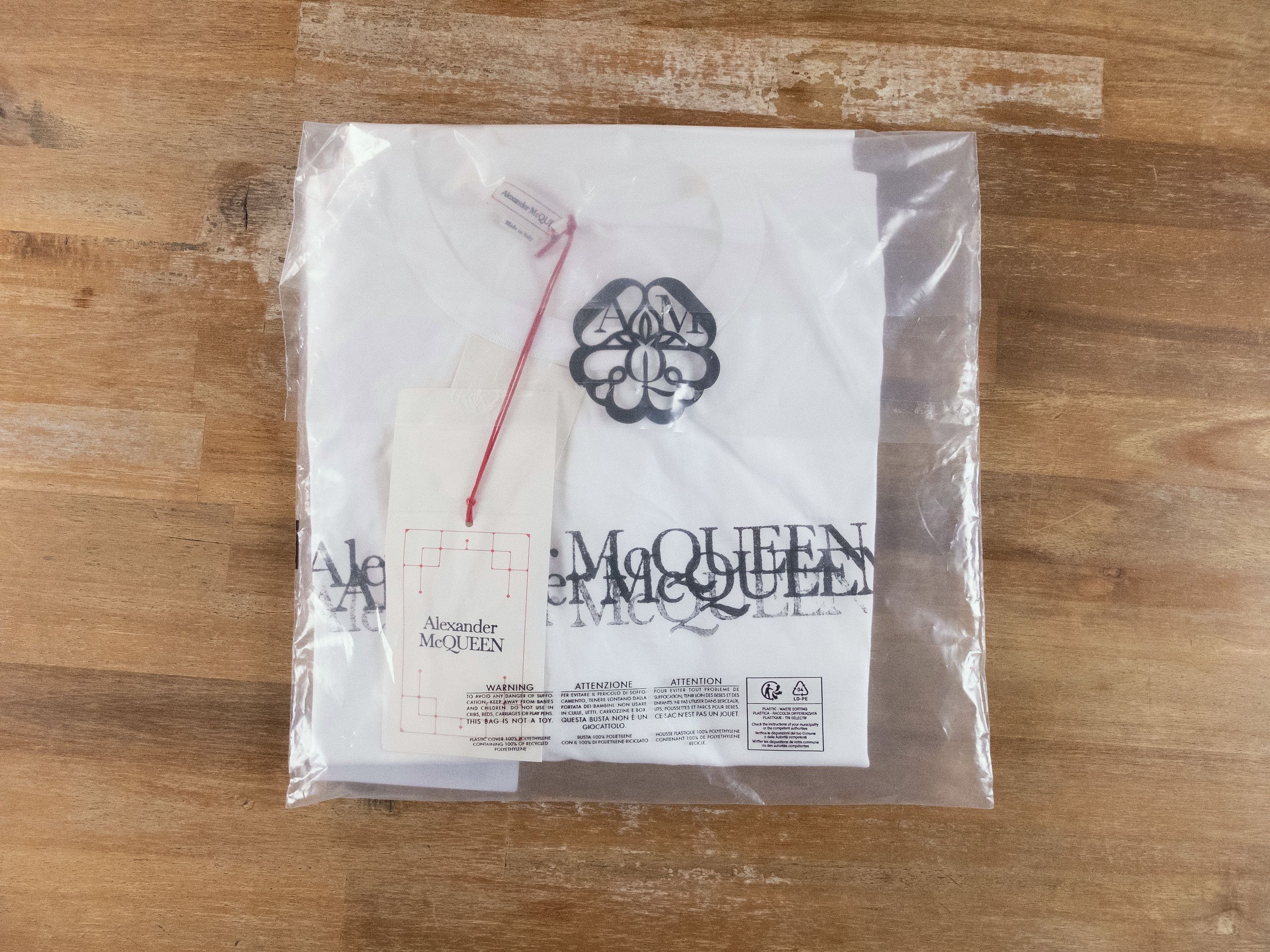 Alexander McQueen ALEXANDER MCQUEEN white Triple Iconic Logo t-shirt Large q Size US L / EU 52-54 / 3 - 9 Thumbnail