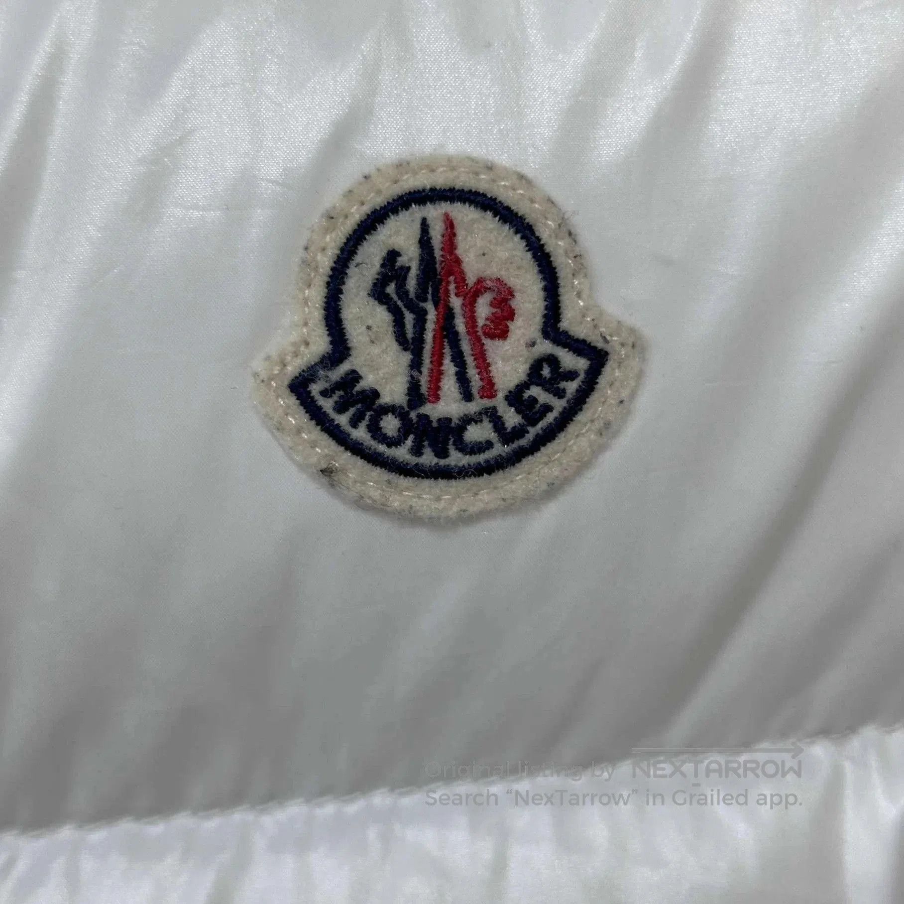 Moncler White Puffer Vest with Button Closure - Size M. Size US M / EU 48-50 / 2 - 6 Thumbnail