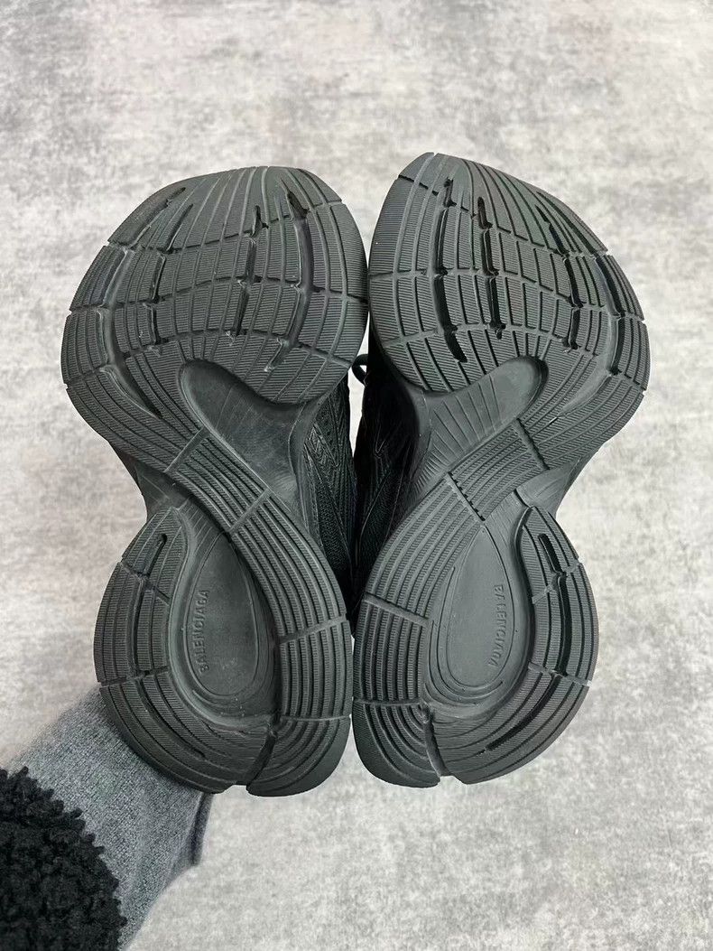 Balenciaga Balenciaga size 36 Circuit Sneakers Black Sneakers shoes 25 Size US 5 / EU 37 - 8 Thumbnail