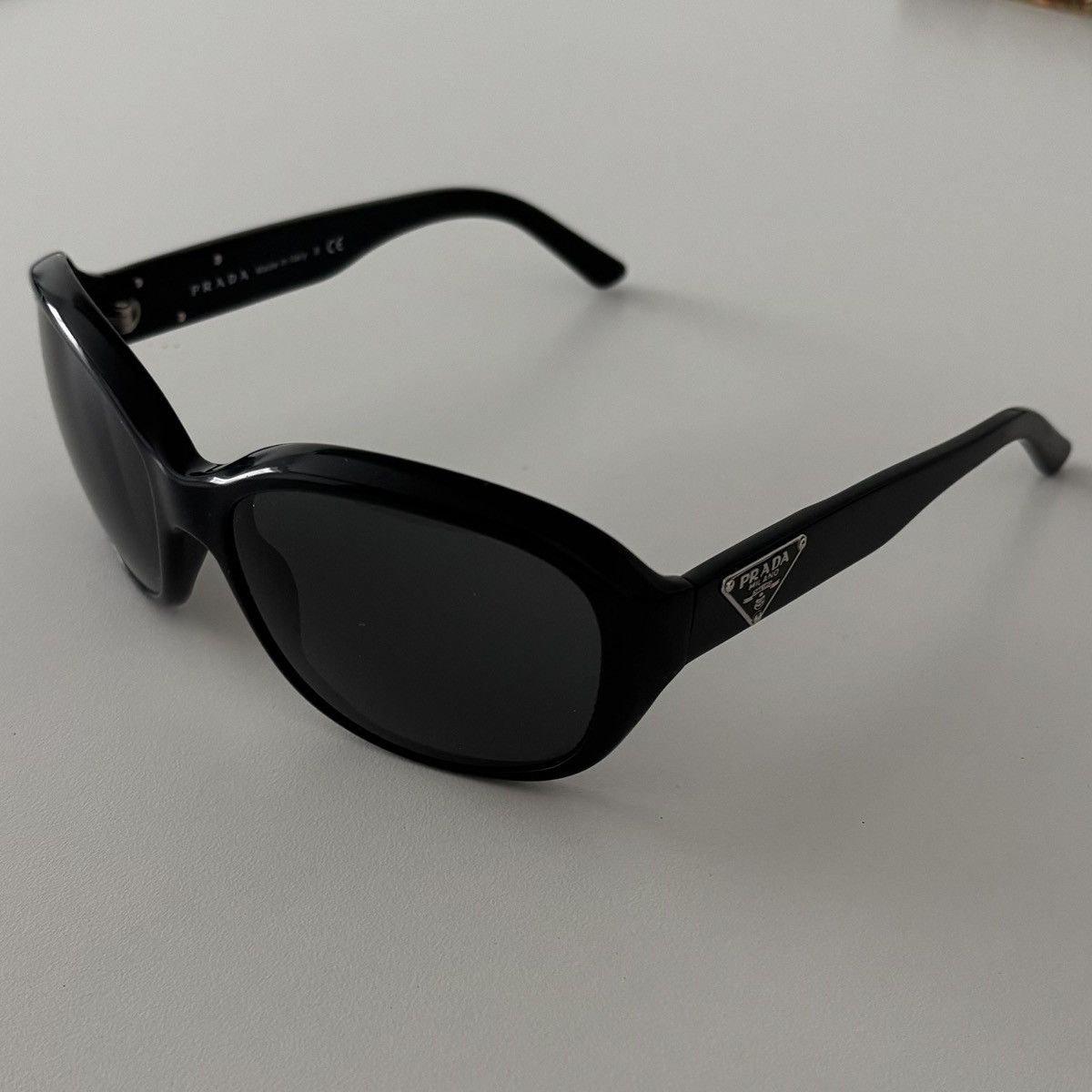 Prada Prada double logo badge sunglasses Size ONE SIZE - 2 Thumbnail