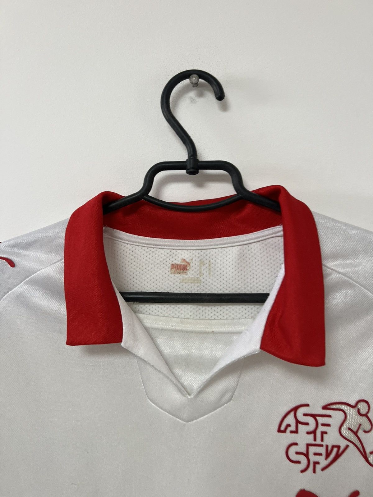Puma Vintage Switzerland 2007/2008 Away Football Shirt Jersey Size US L / EU 52-54 / 3 - 6 Thumbnail