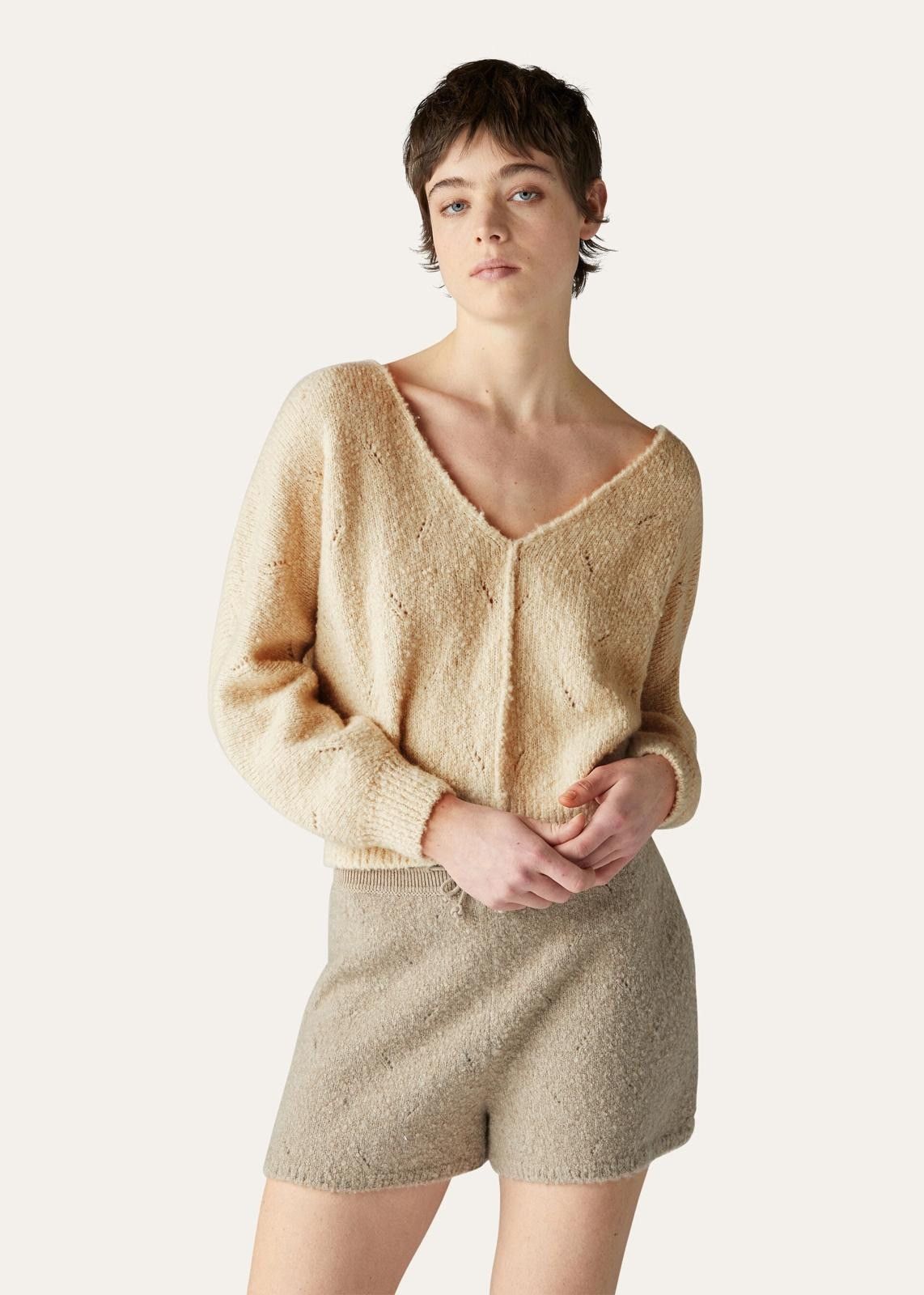 Loro Piana o1srvl11e1024 Cocooning Deep V Cashmere Sweater in Beige Size XL / US 12-14 / IT 48-50 - 4 Thumbnail