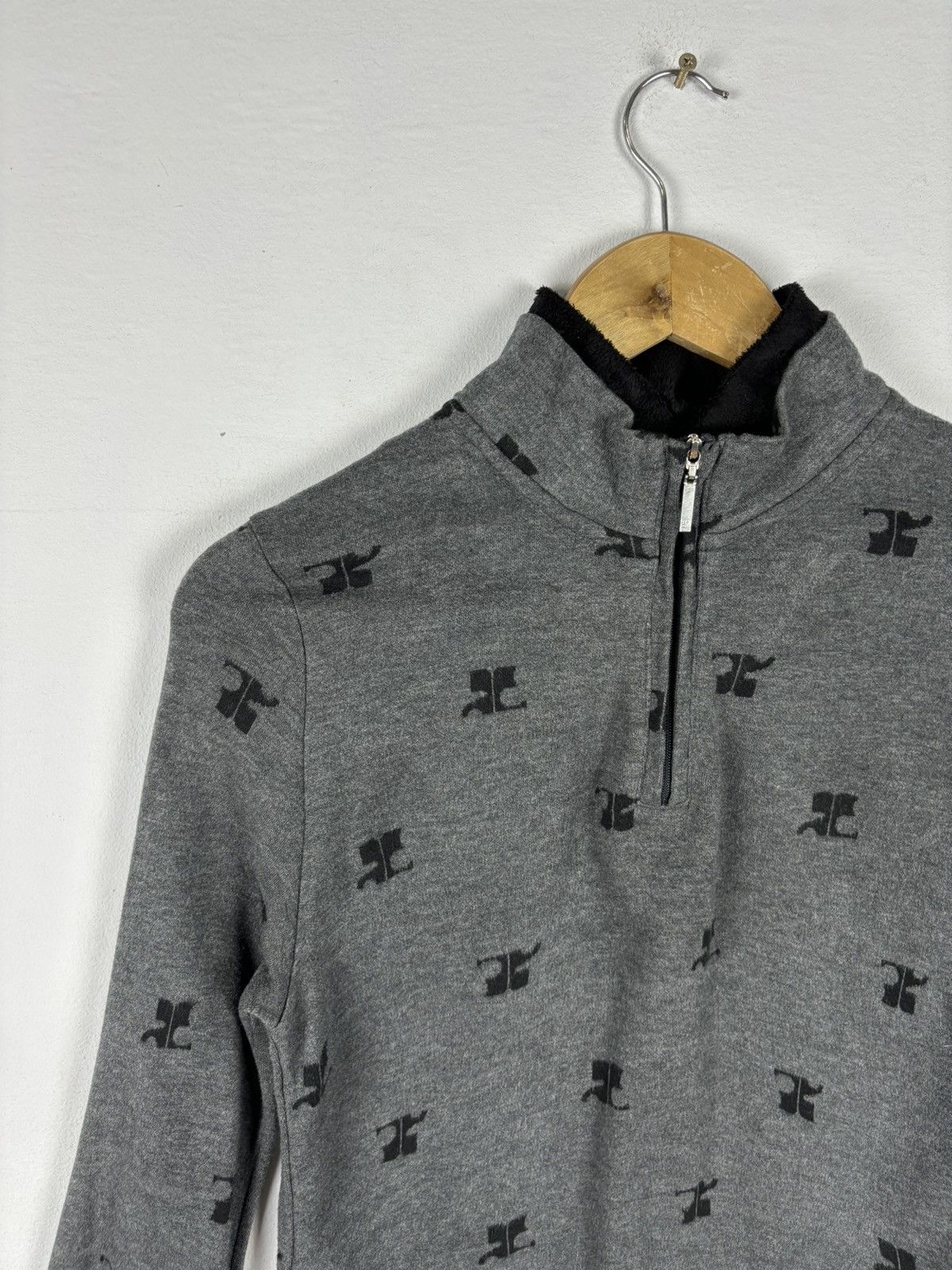 Courreges × Vintage Vintage Courreges Monogram Sweater Size XS / US 0-2 / IT 36-38 - 4 Thumbnail
