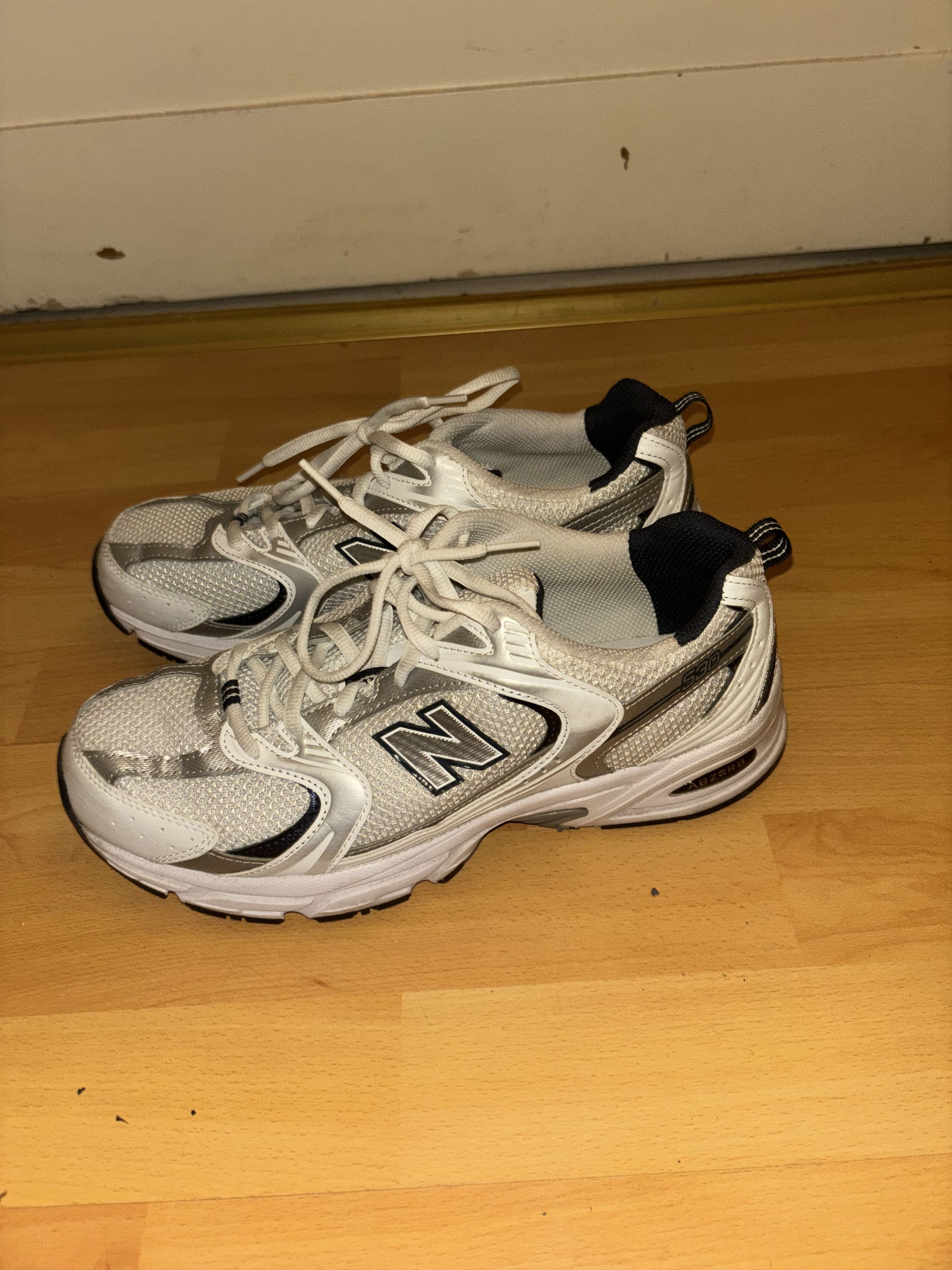 New Balance 530 Size US 9.5 / EU 42-43 - 2 Thumbnail