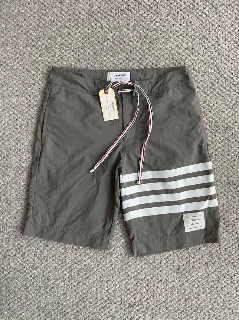 Thom Browne Thom browne Size 0 Gray four-striped nylon shorts 2504-Nex Size US 29 - 1 Thumbnail