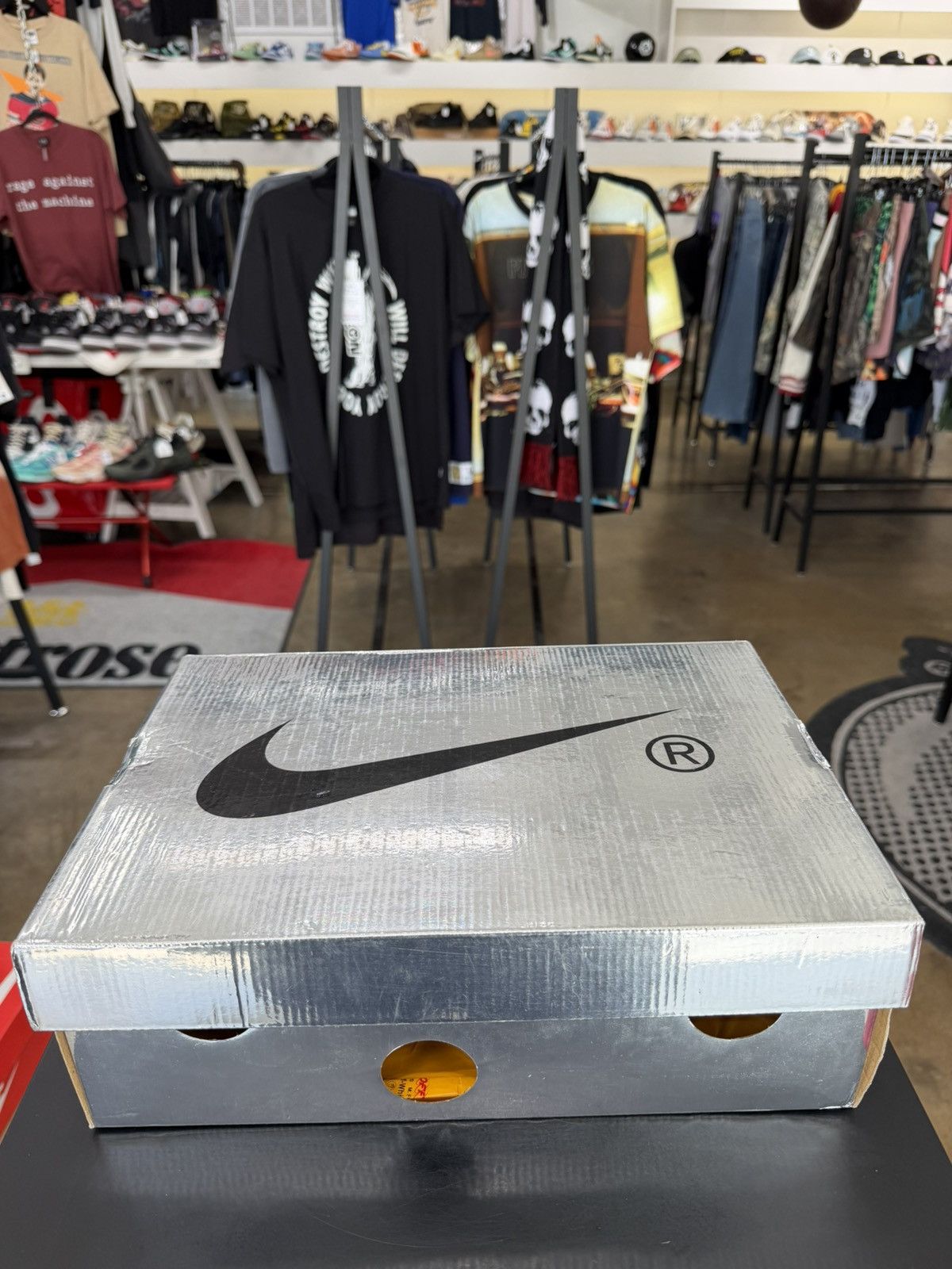 Nike × Off-White Nike Dunk Low Off-White University Gold Size 12 (2019) Size US 12 / EU 45 - 14 Thumbnail